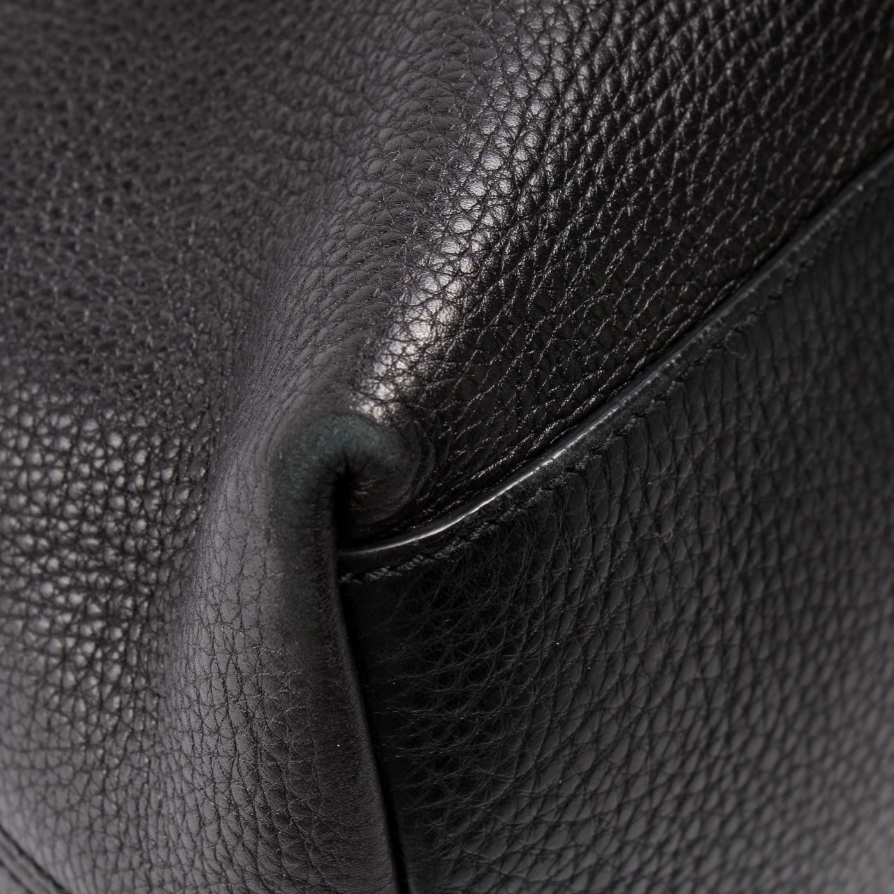 308982 Soho Leather Shoulder Medium