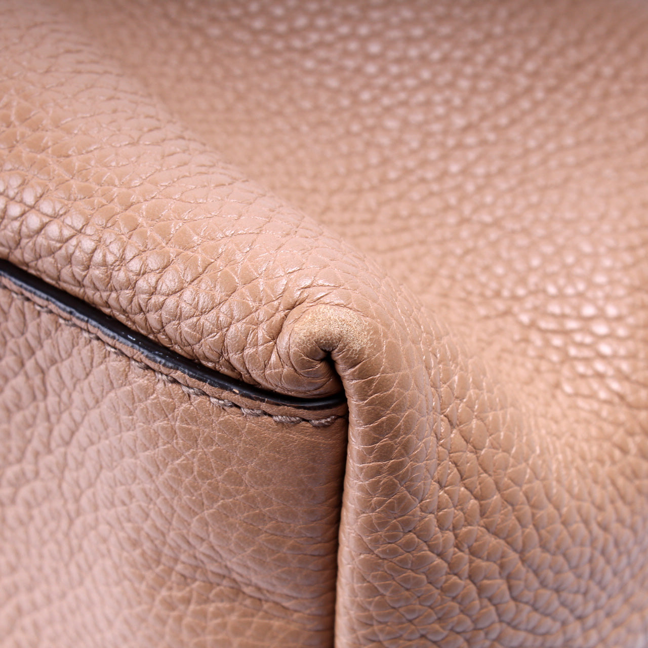 308982 Soho Leather Shoulder Medium