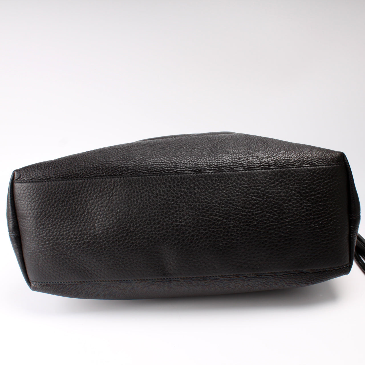 308982 Soho Leather Shoulder Medium