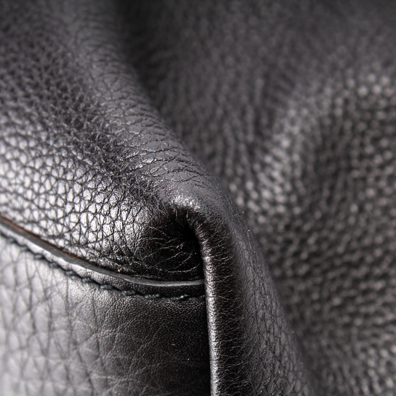 308982 Soho Leather Shoulder Medium
