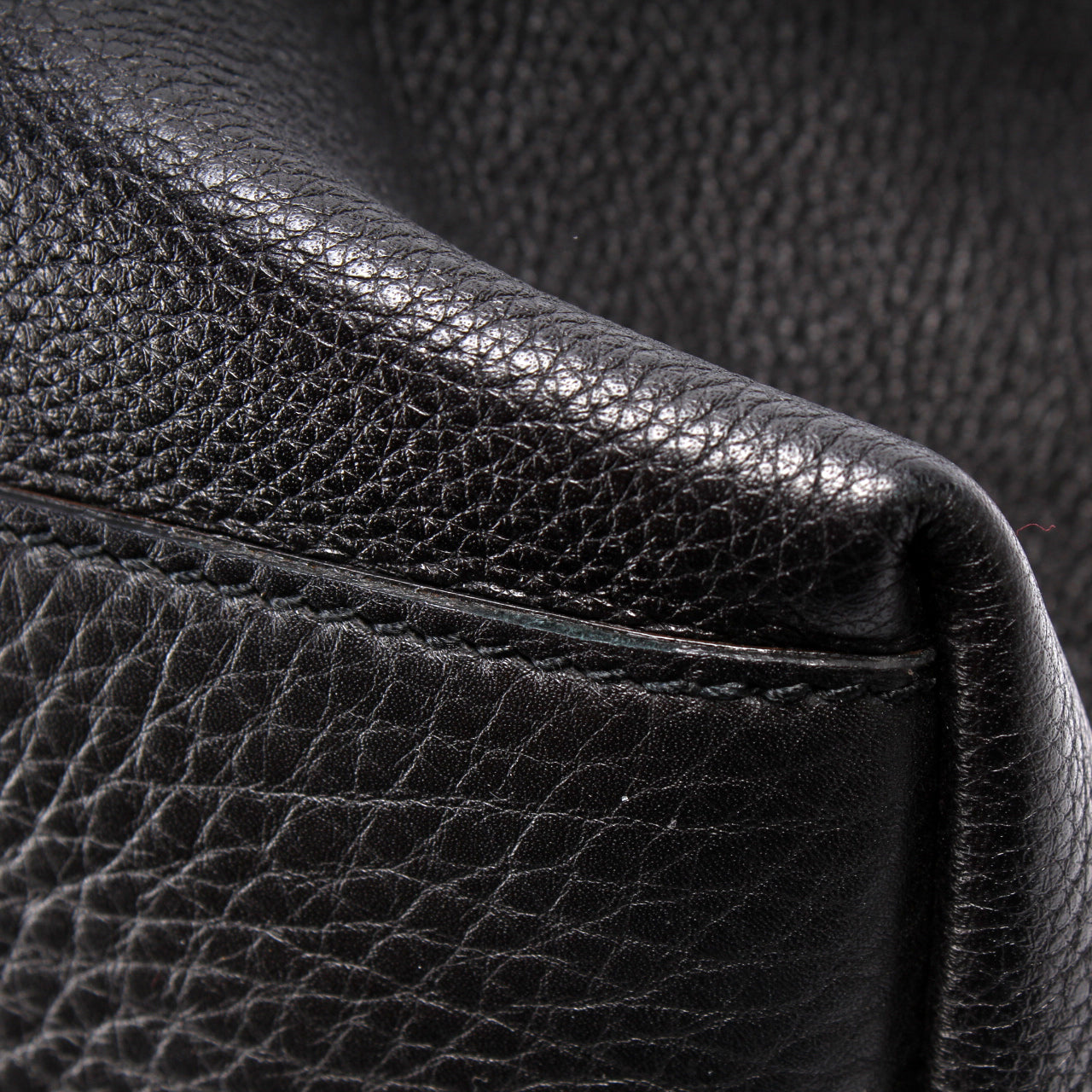 308982 Soho Leather Shoulder Medium