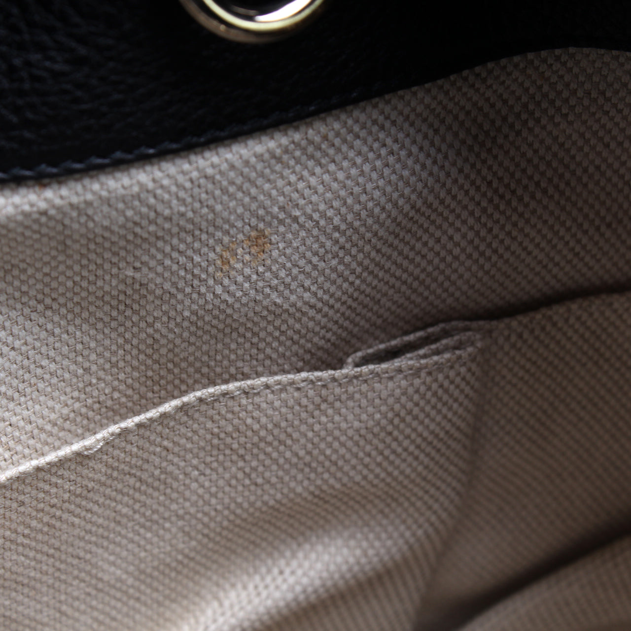 308982 Soho Leather Shoulder Medium