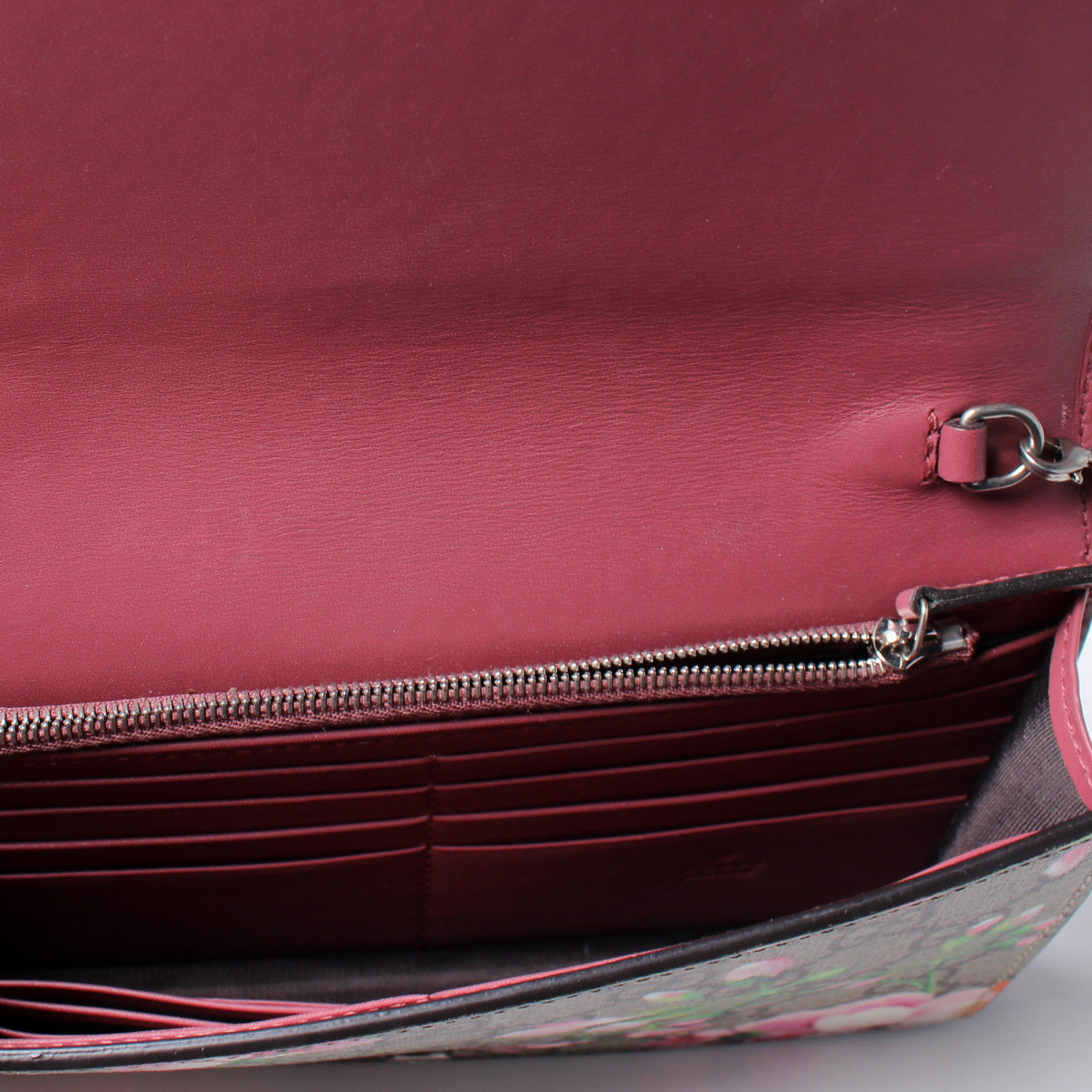 402724 Blooms Chain Wallet