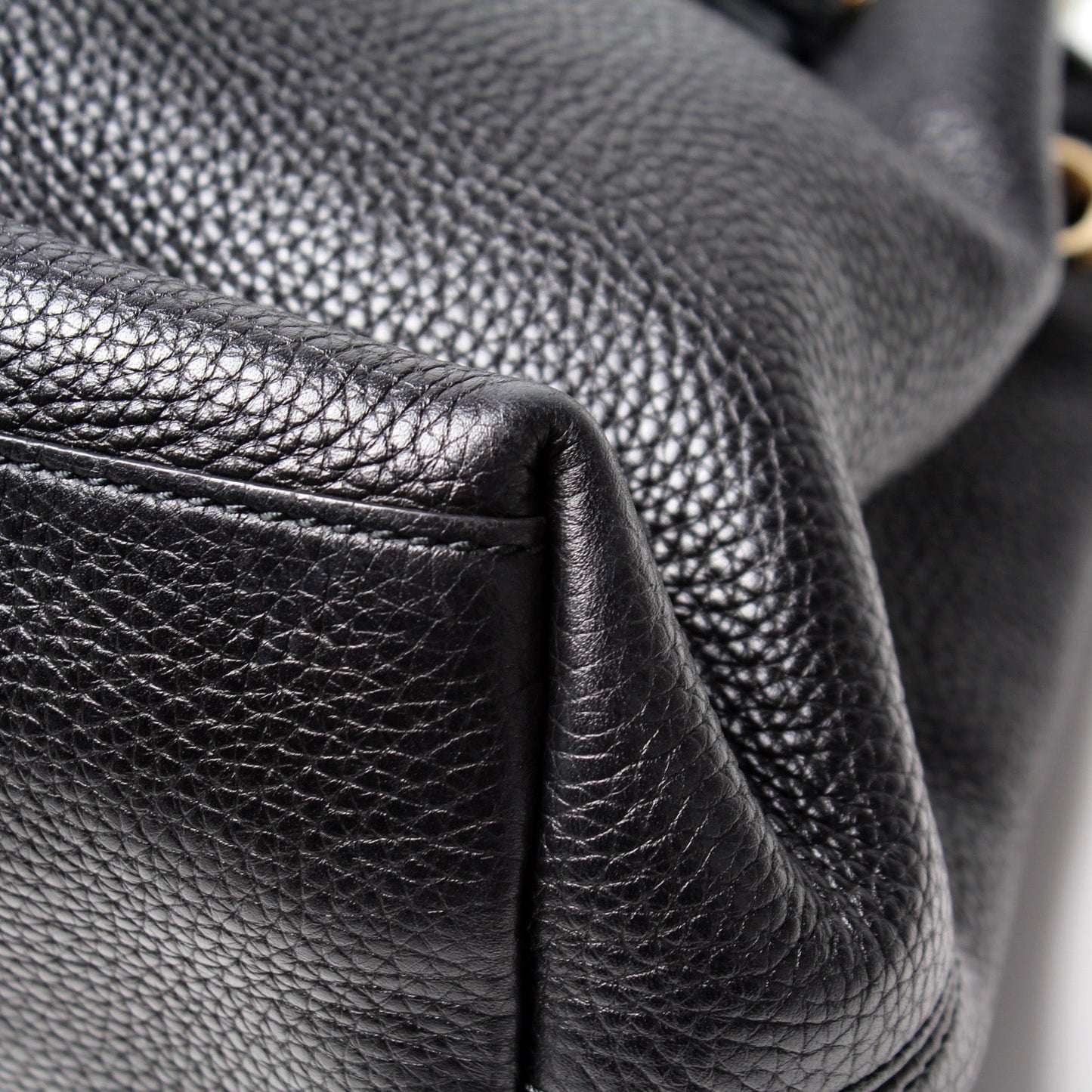 308982 Soho Leather Shoulder Medium