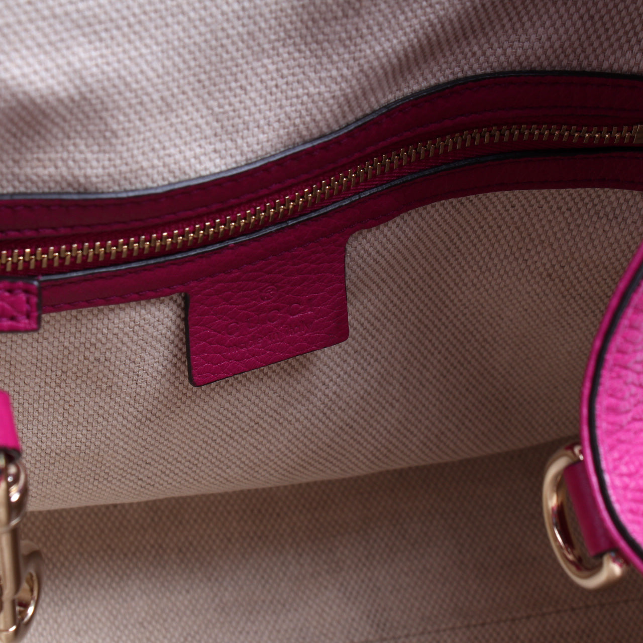 336751 Soho Leather Shoulder