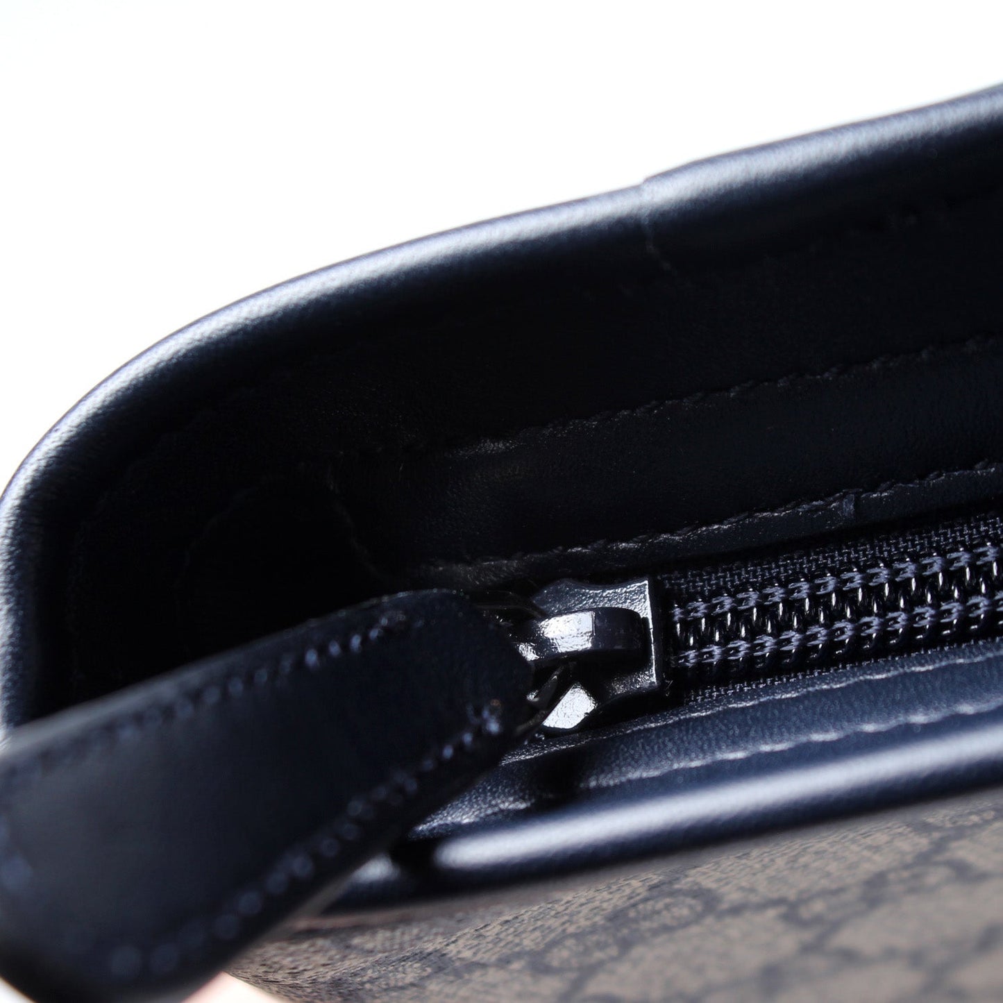 388924 GG Supreme Crossbody