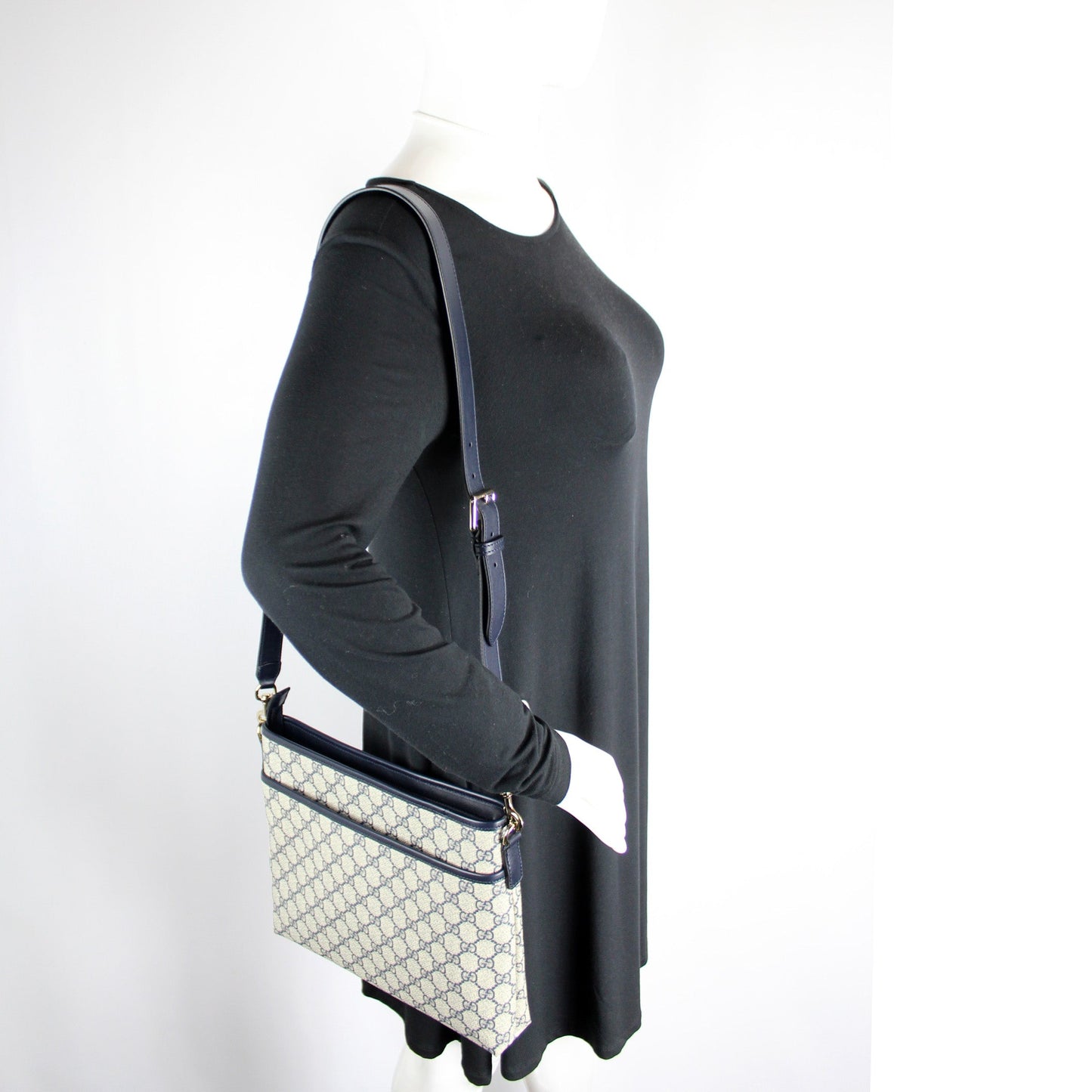 388924 GG Supreme Crossbody