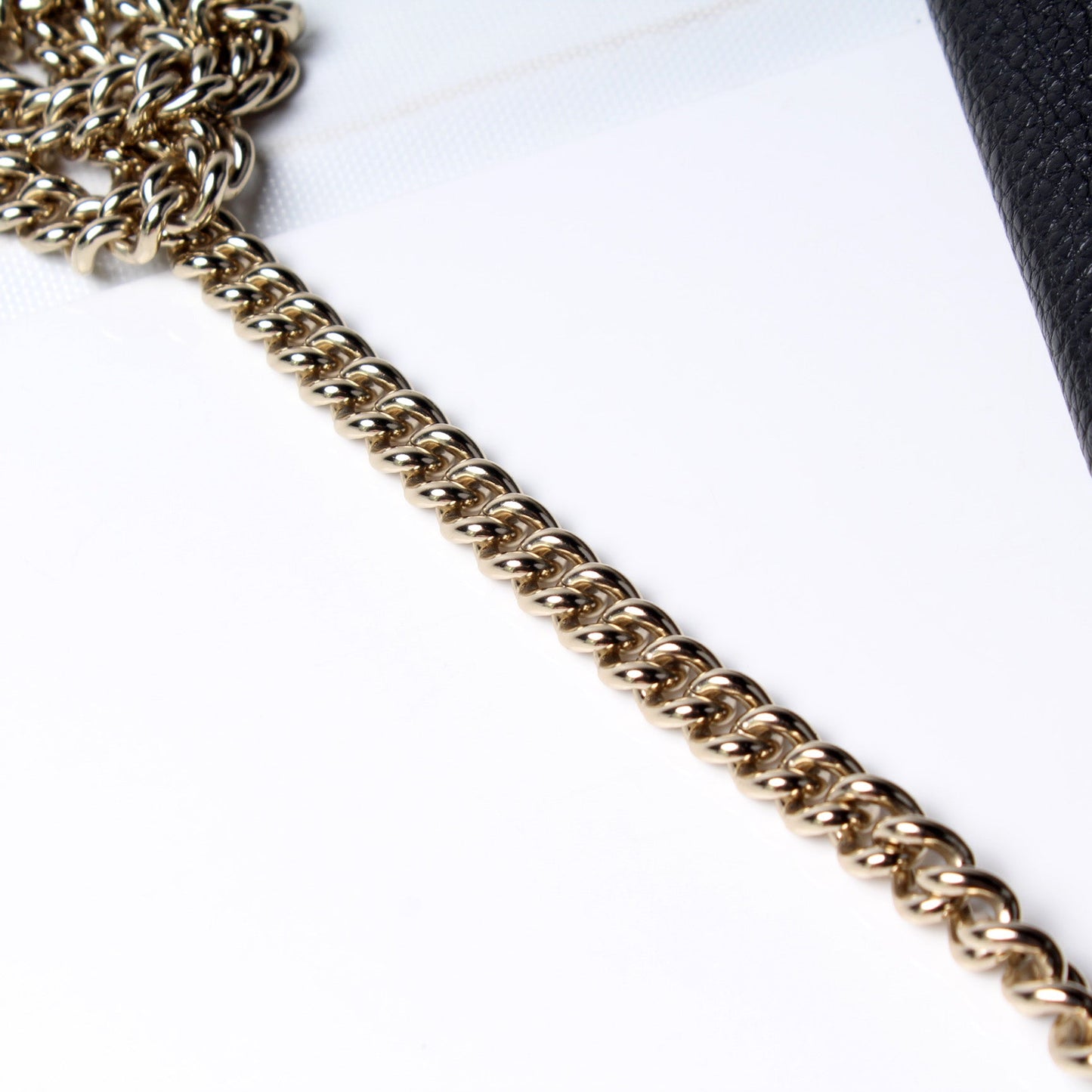 336752 Soho Chain Crossbody Medium
