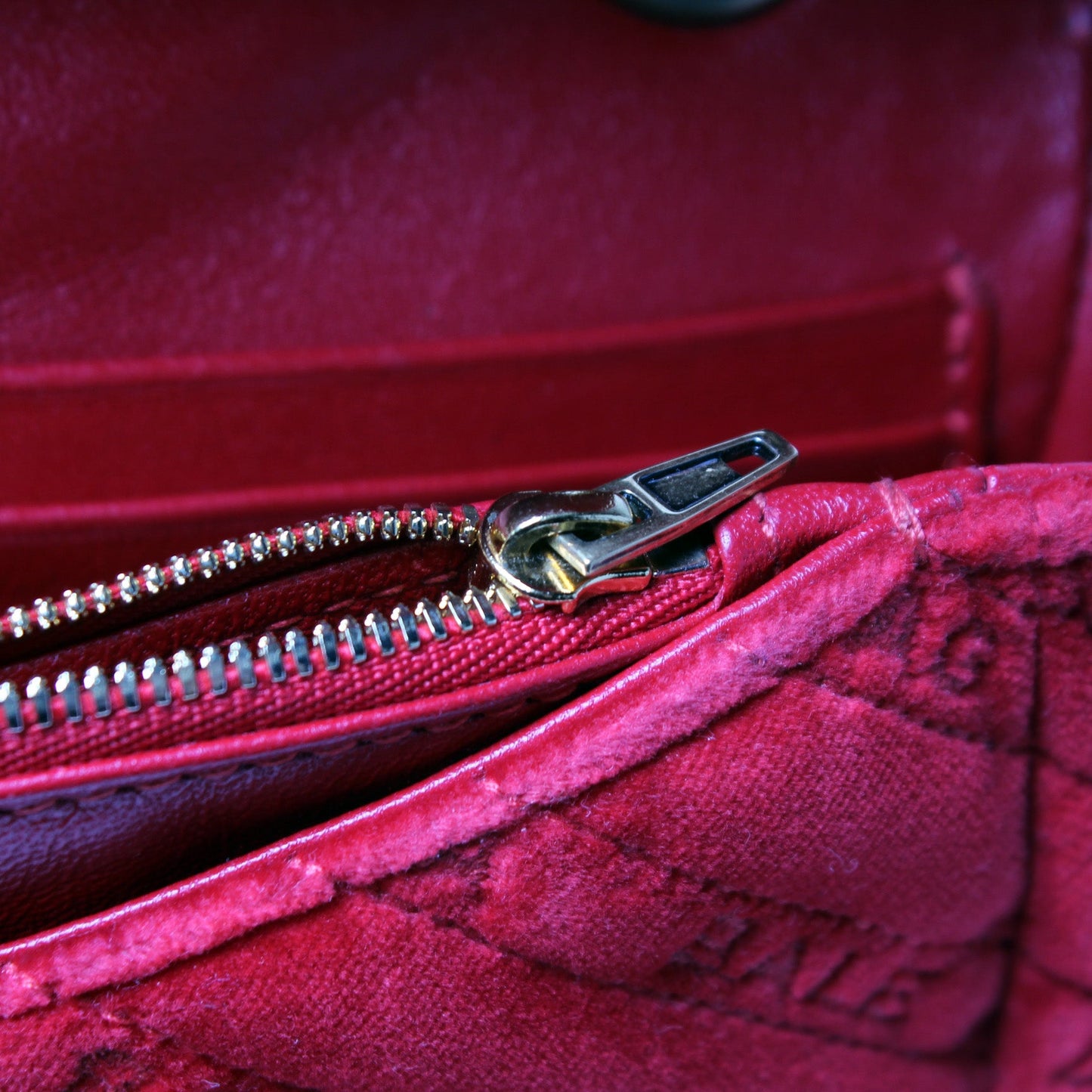 BB Chain Crossbody Velvet