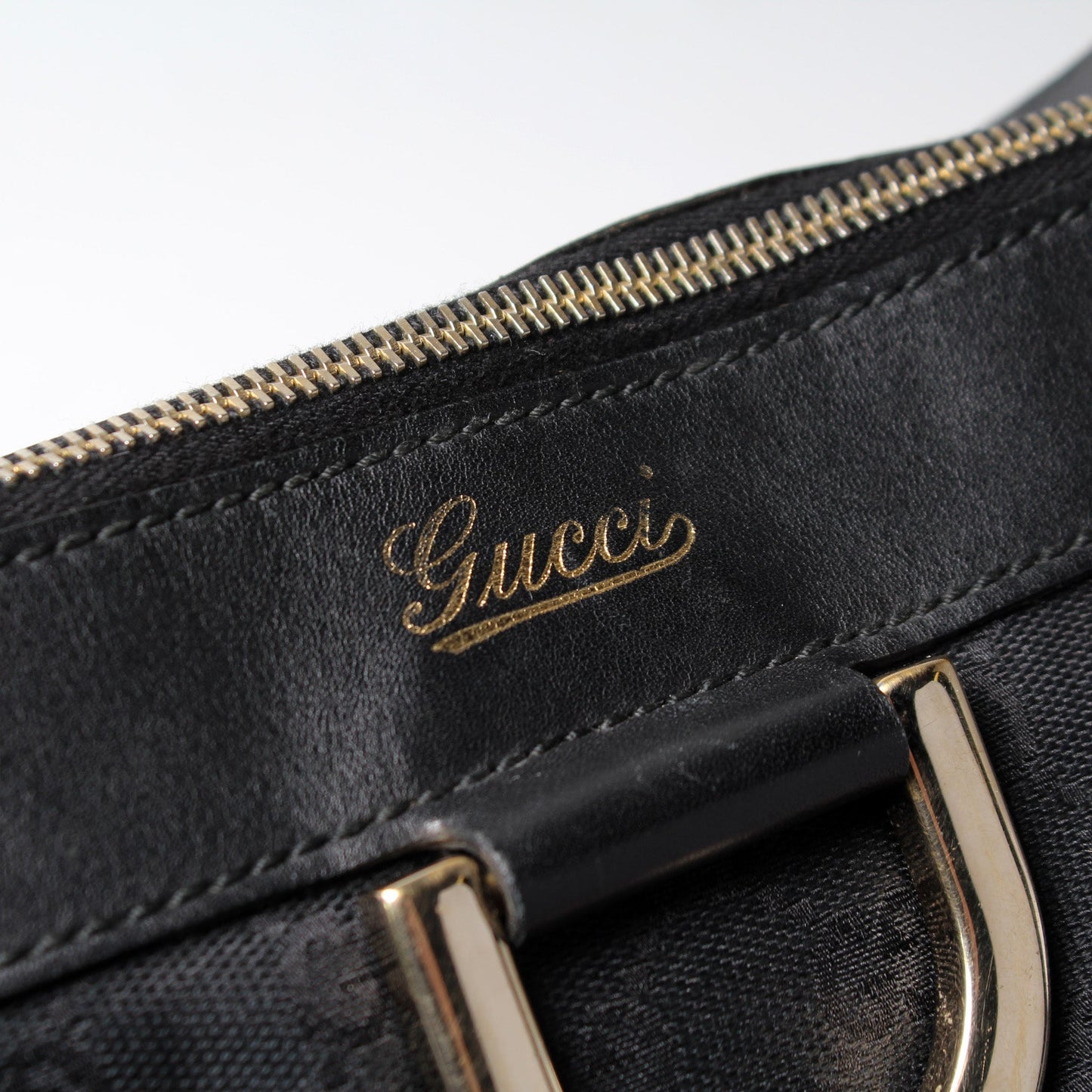 203257 D Ring Crossbody