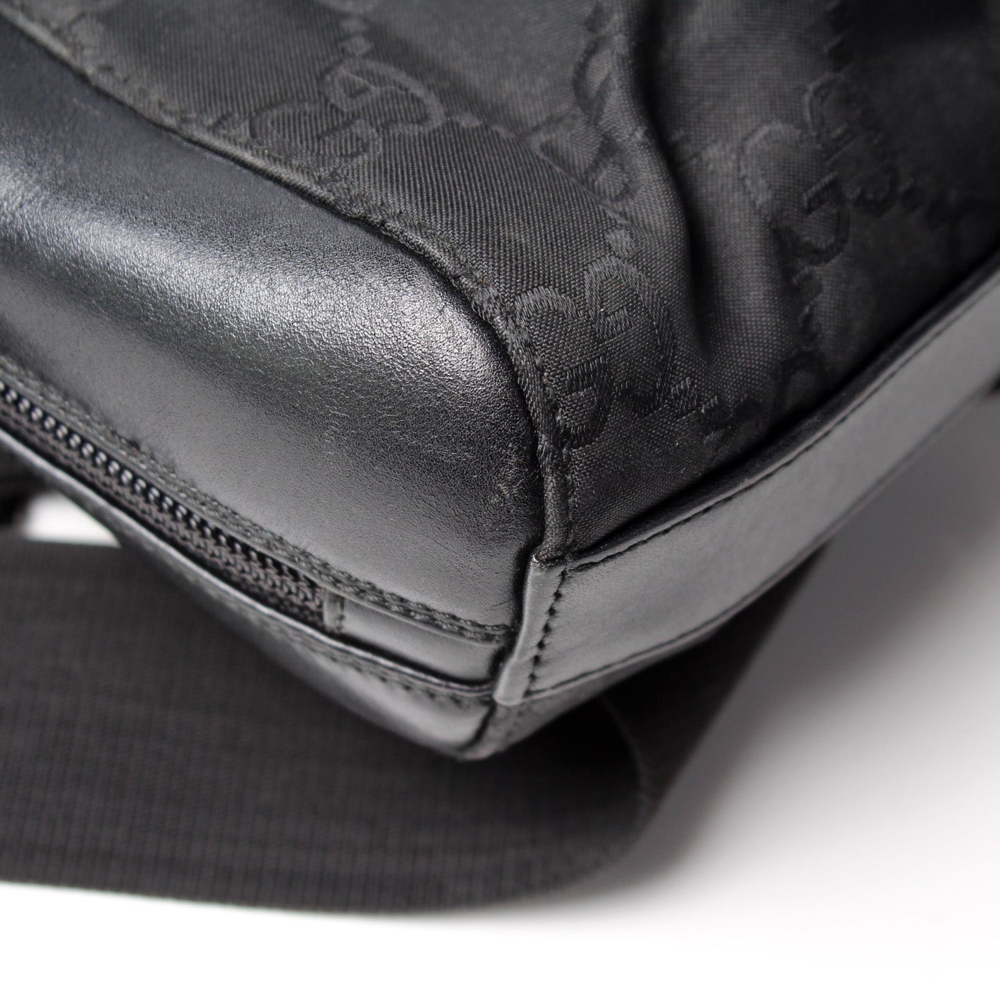 003.0232 GG Nylon Sling Bag Vintage