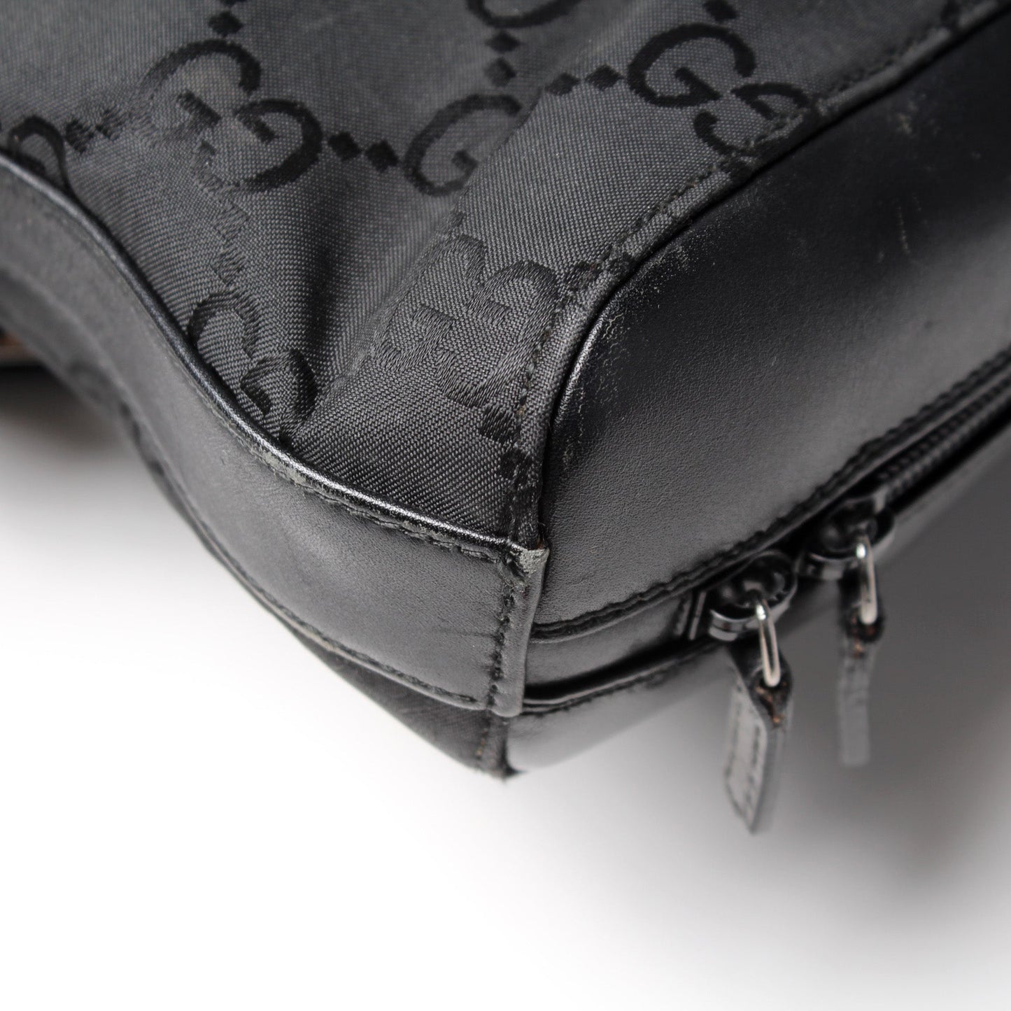 003.0232 GG Nylon Sling Bag Vintage