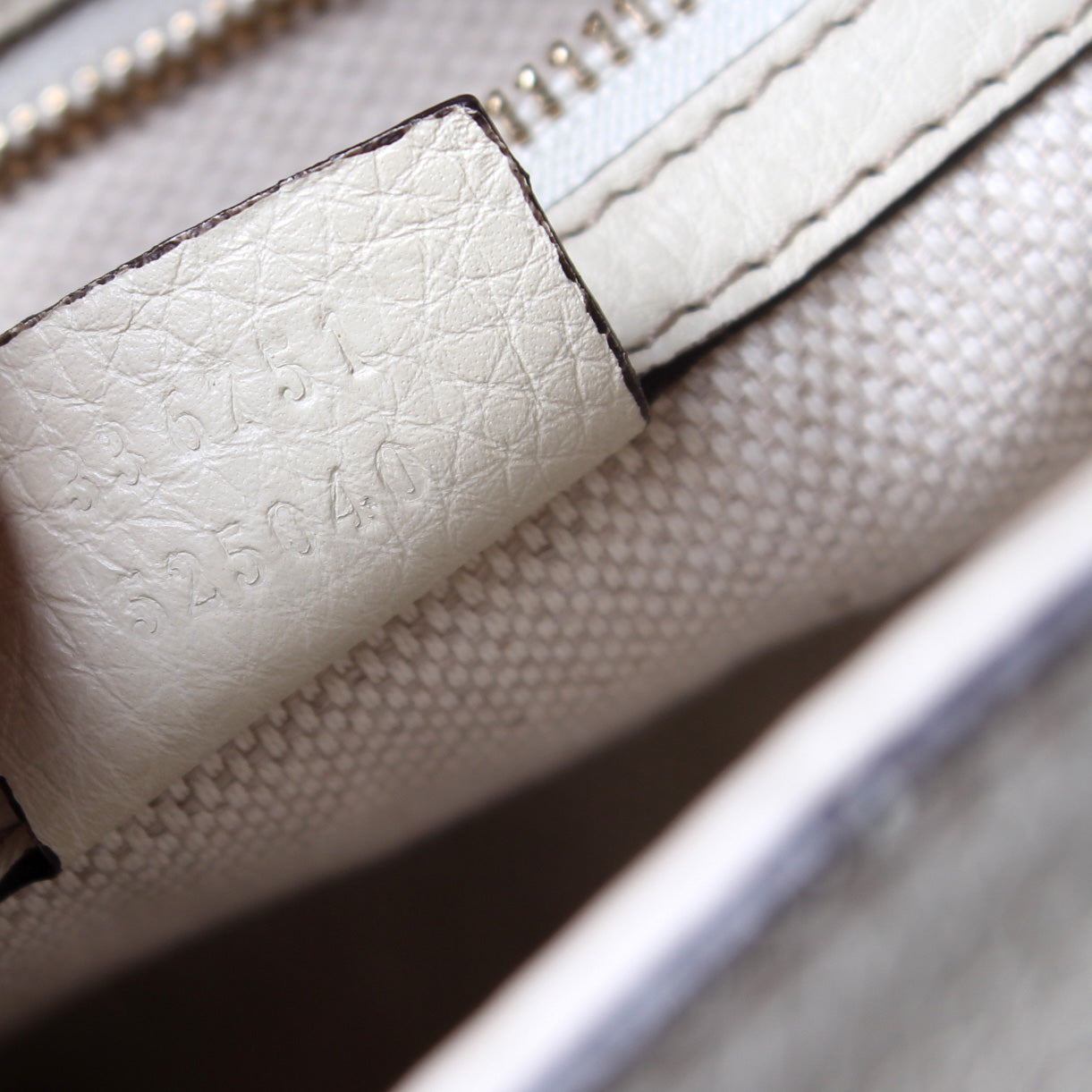 336751 Soho Leather Shoulder