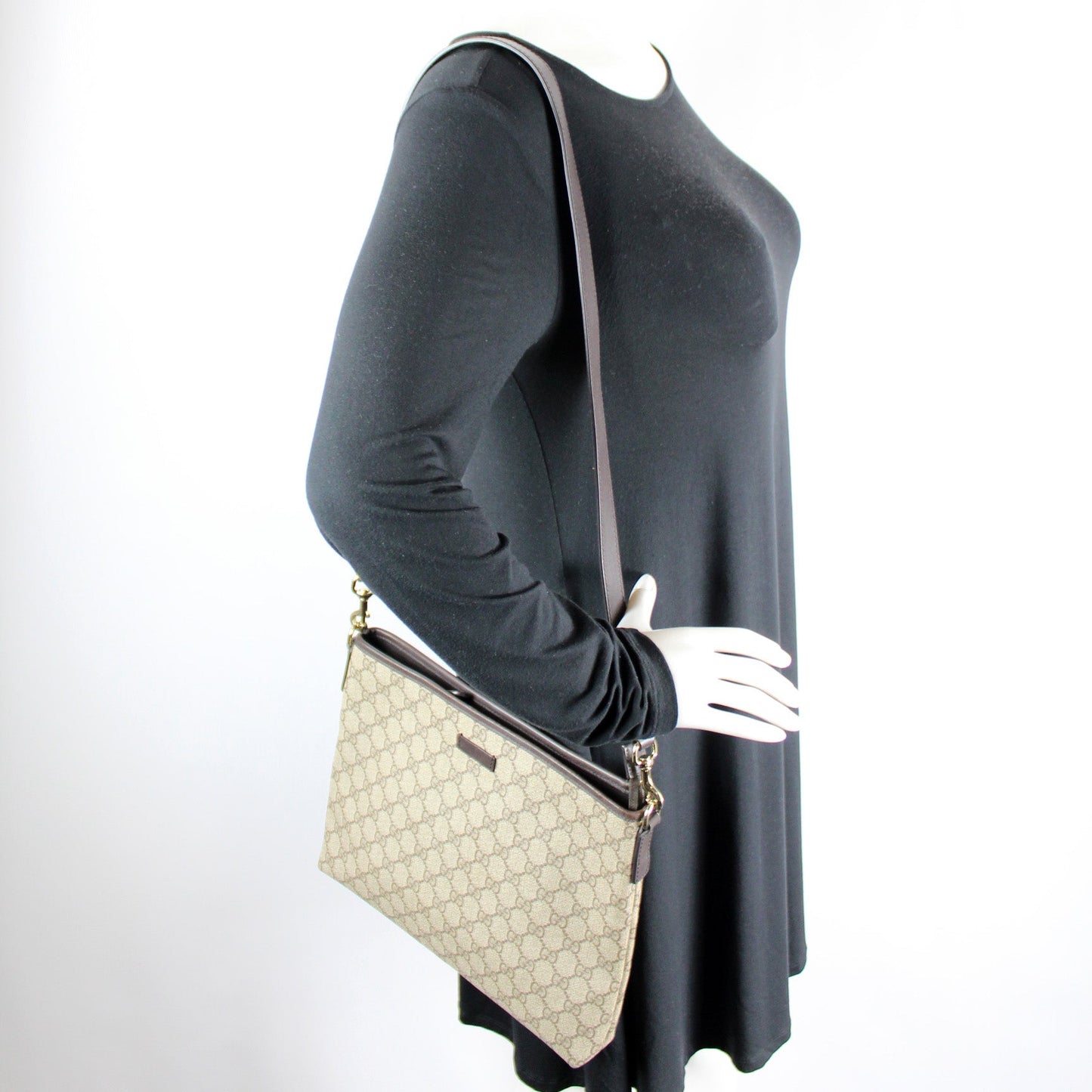 388924 GG Canvas Crossbody