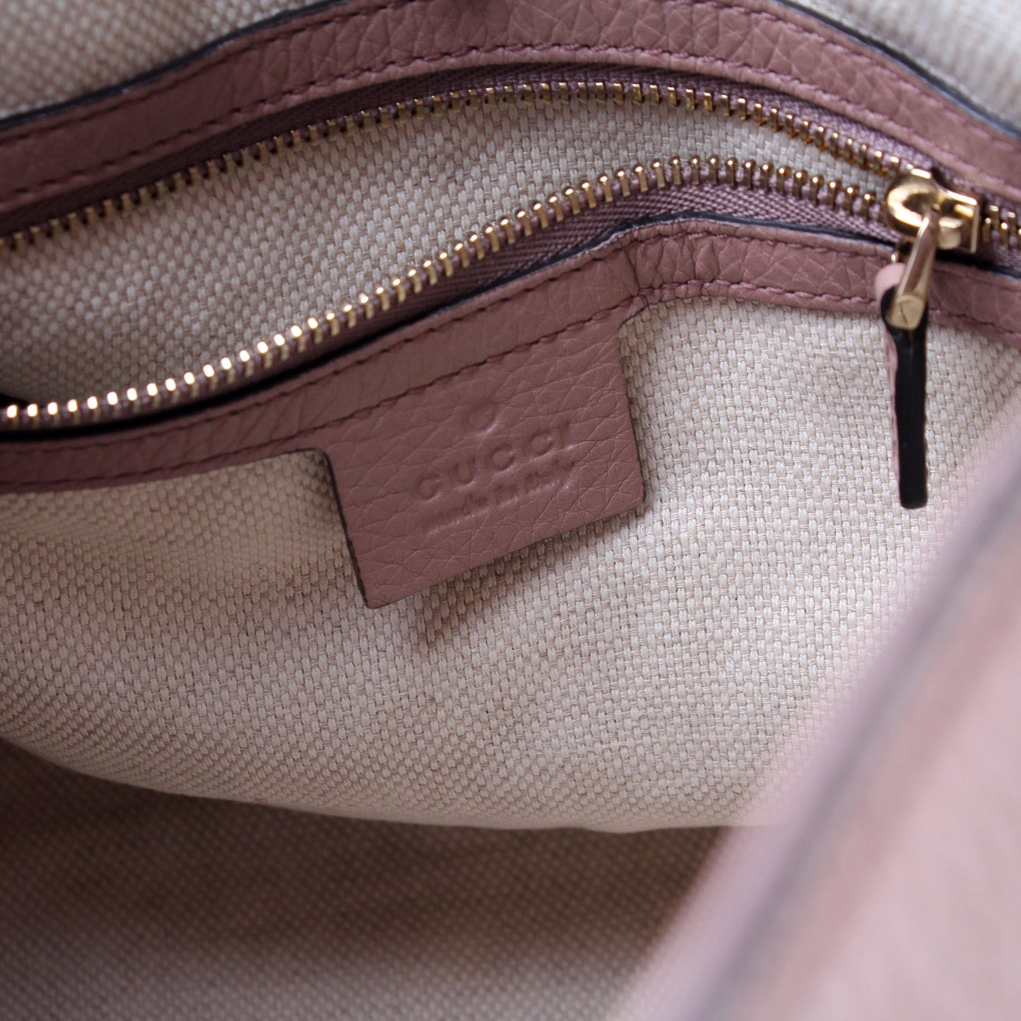 308982 Soho Leather Shoulder Medium