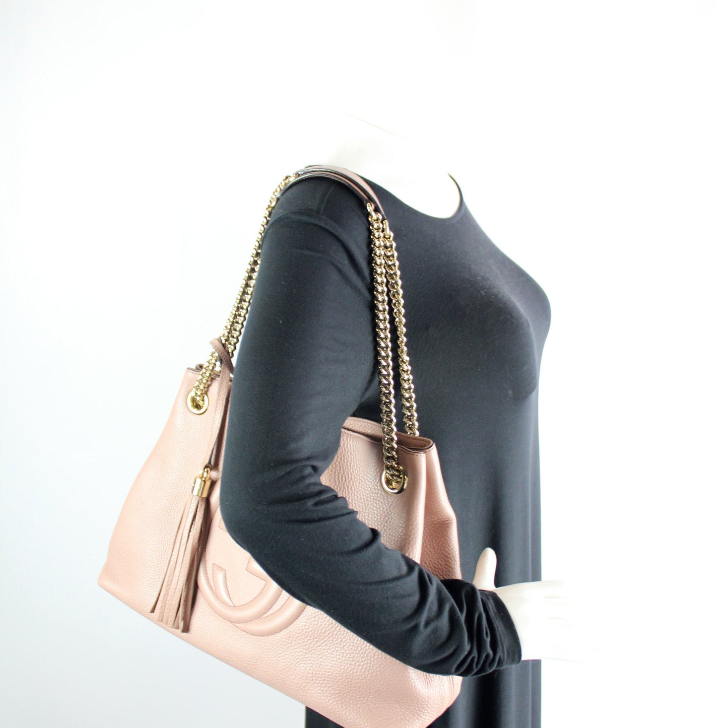 308982 Soho Leather Shoulder Medium