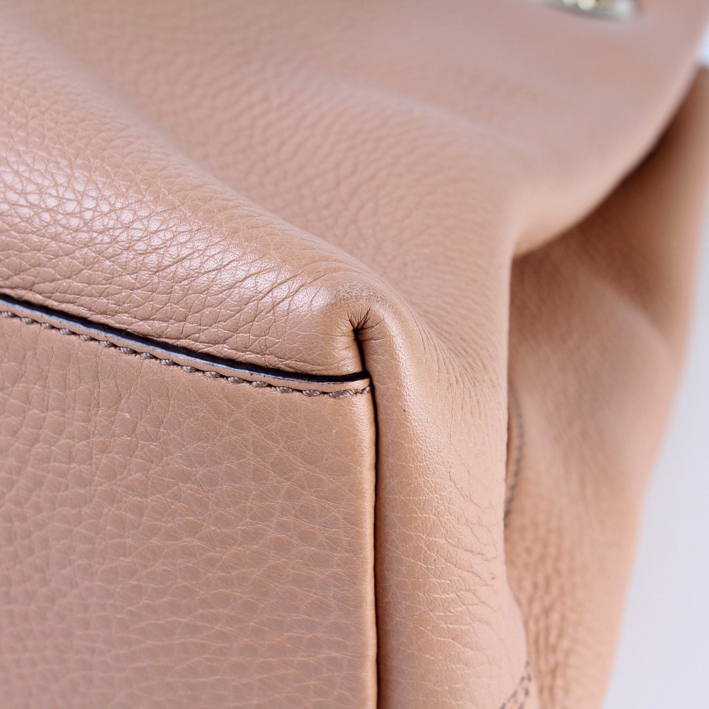 308982 Soho Leather Shoulder Medium