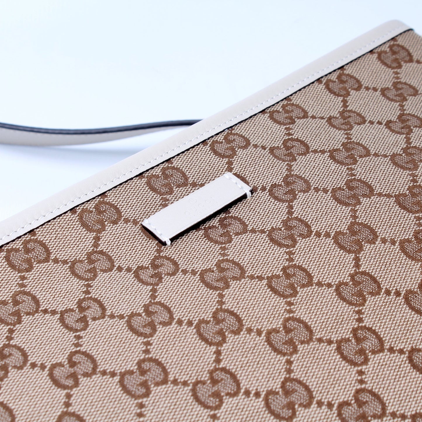 388924 GG Canvas Crossbody