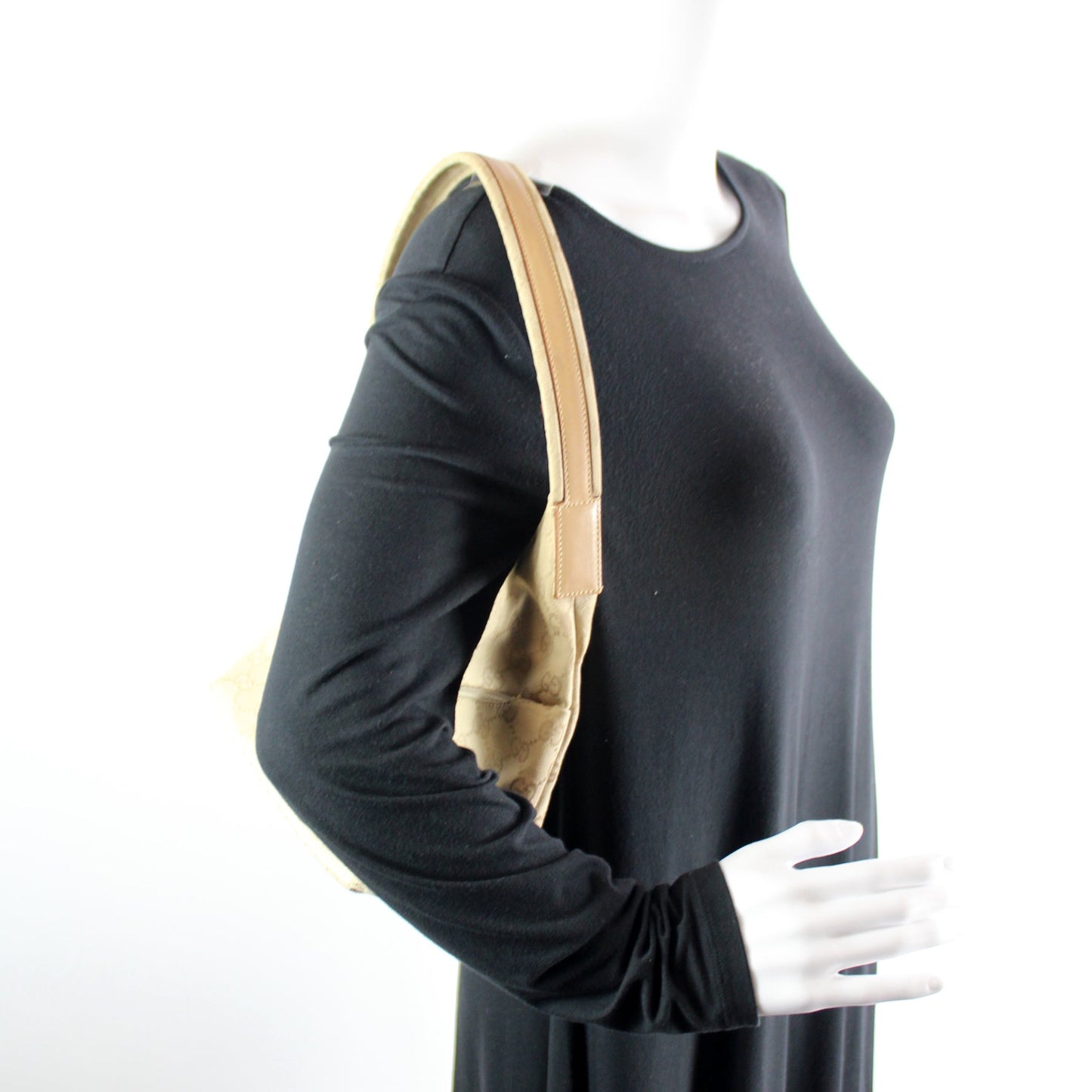 001.3386 GG Canvas Shoulder Bag