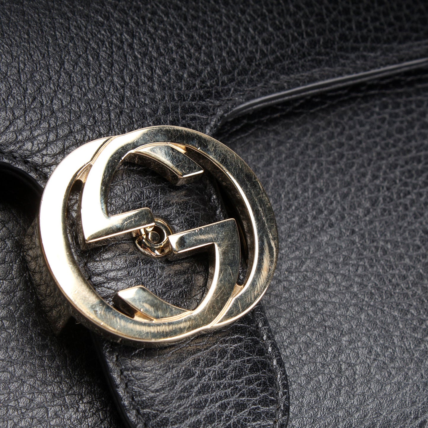 510304 Interlocking Small Crossbody