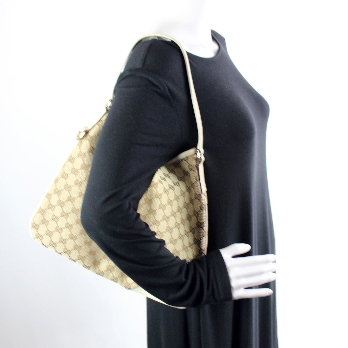 169947 Britt Shoulder Bag