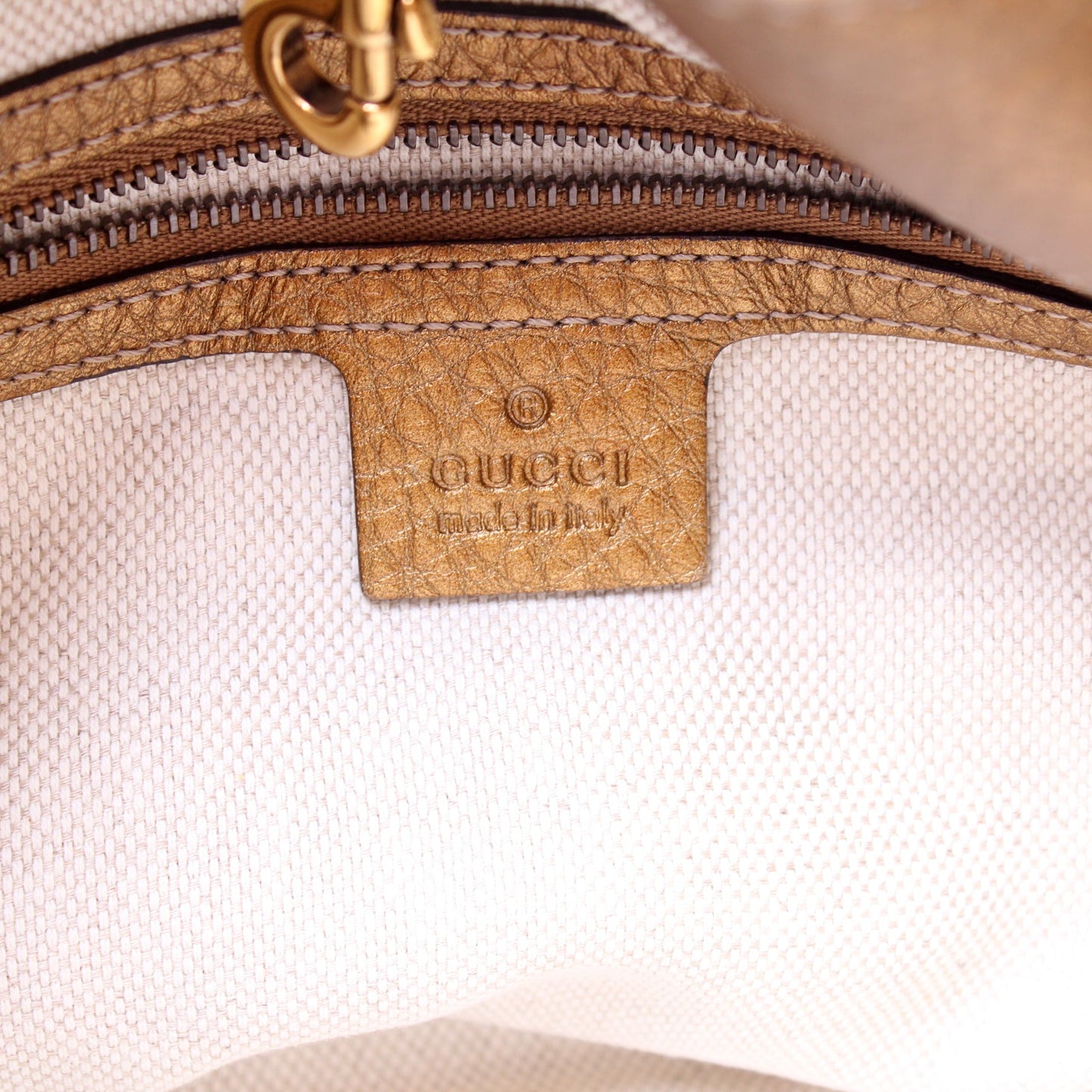 308982 Soho Leather Shoulder Medium