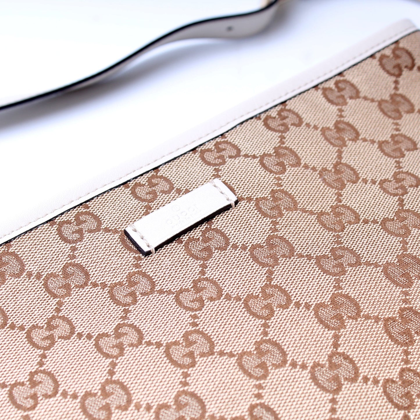 388924 GG Canvas Crossbody