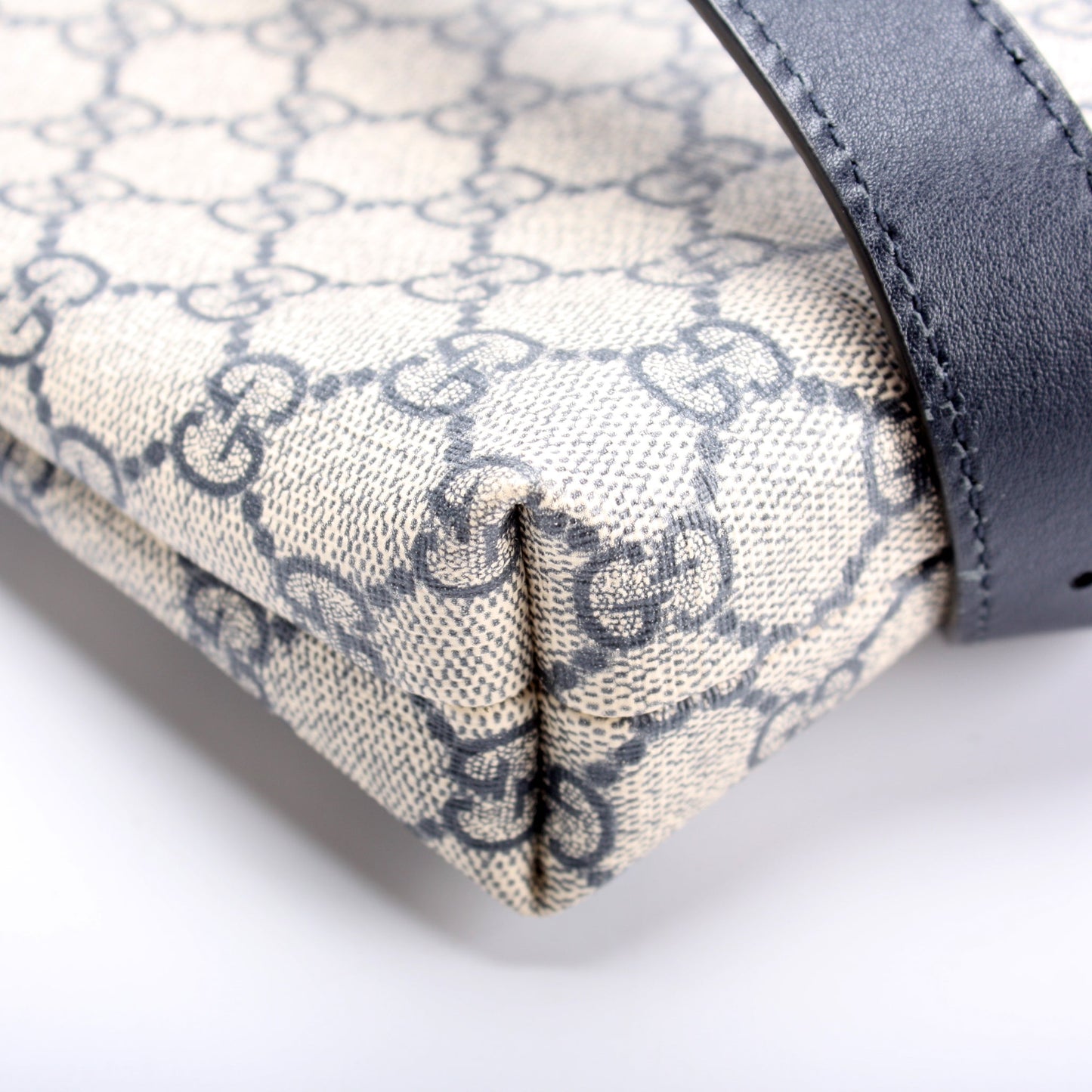 GG Supreme Crossbody 388924