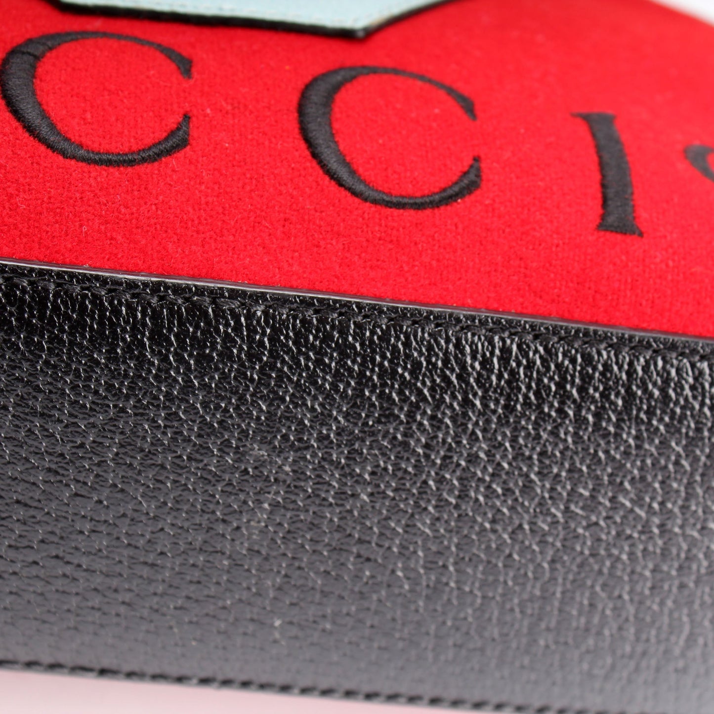 476466 Gucci 100 Messenger Bag
