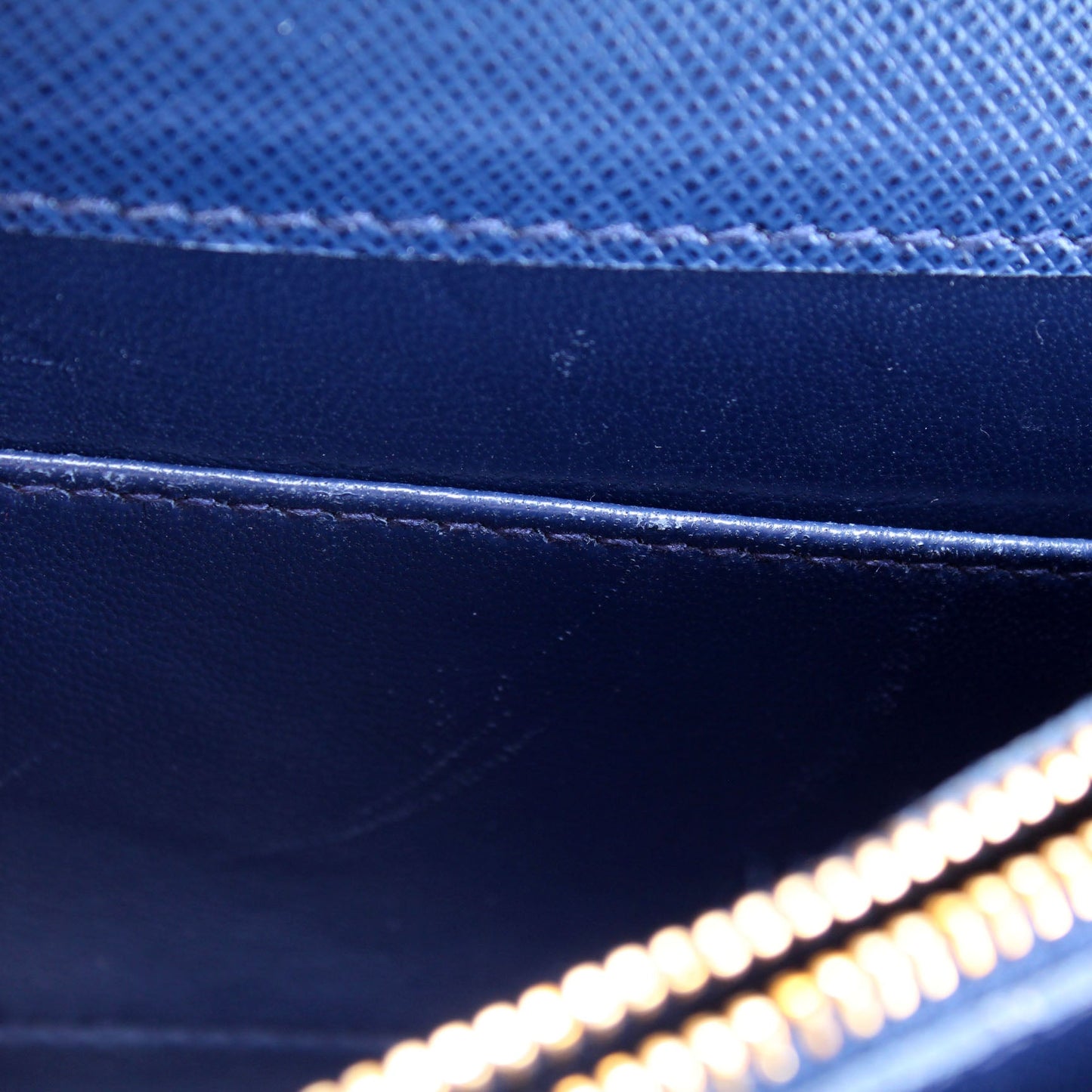 1BP006 Saffiano Lux Chain Wallet