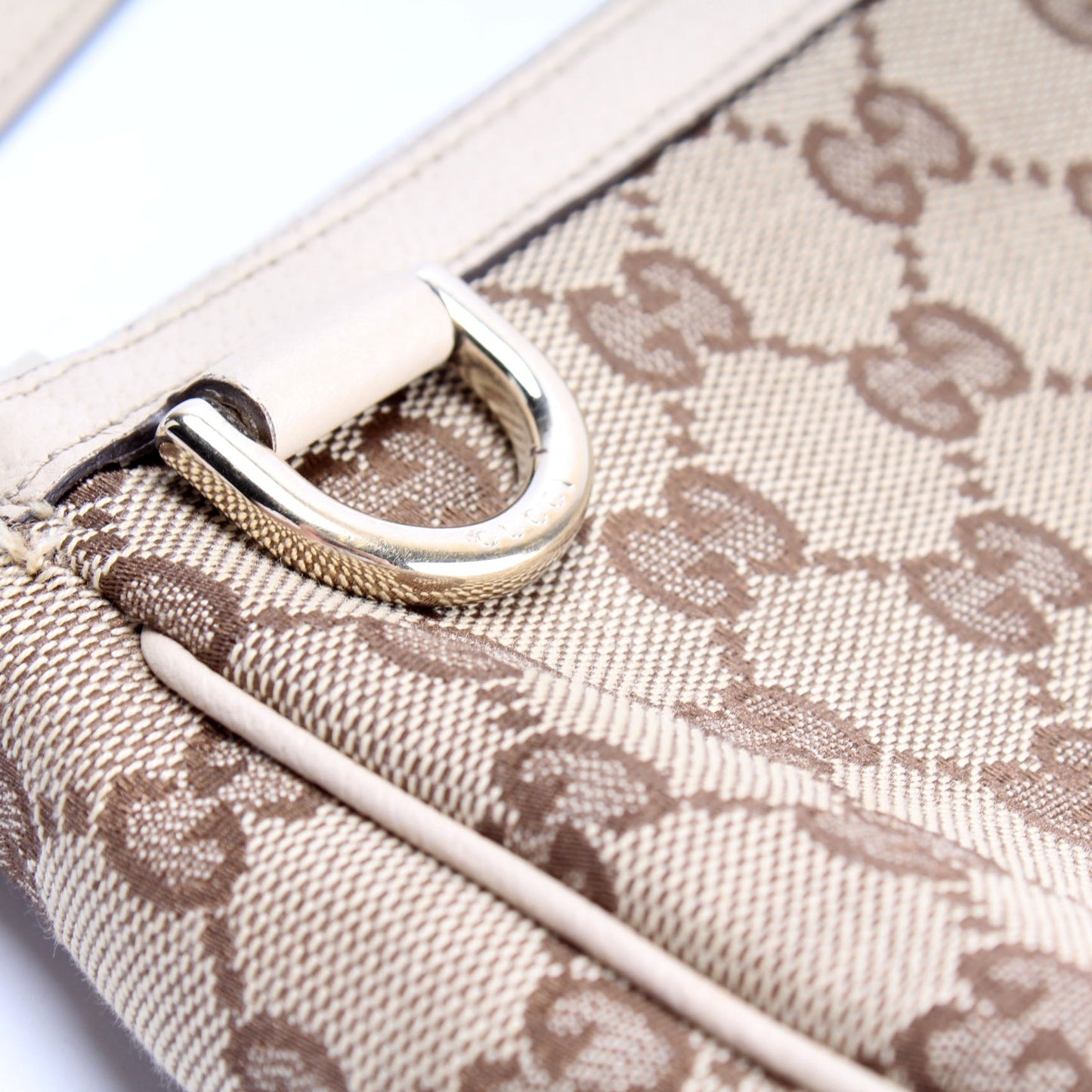 145750 GG Canvas D Ring Cosmetic Case