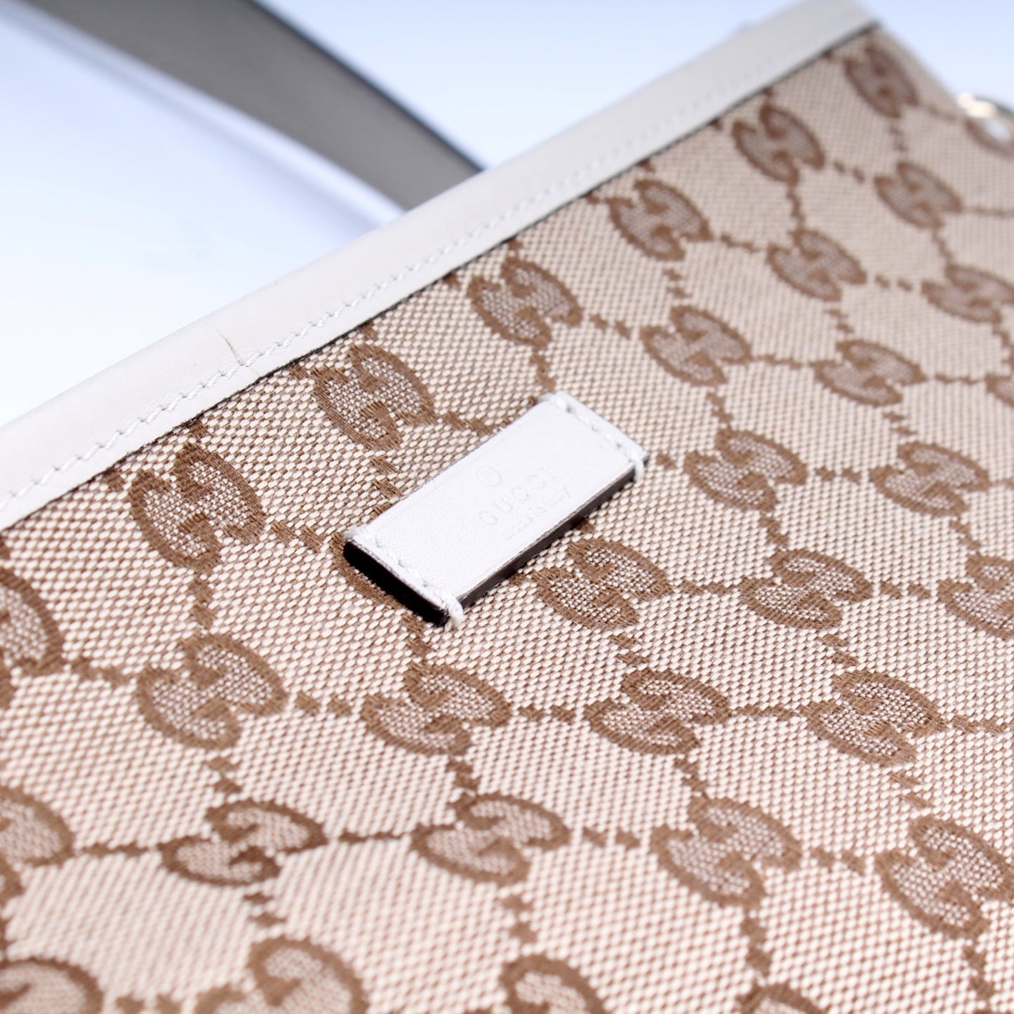 388924 GG Canvas Crossbody
