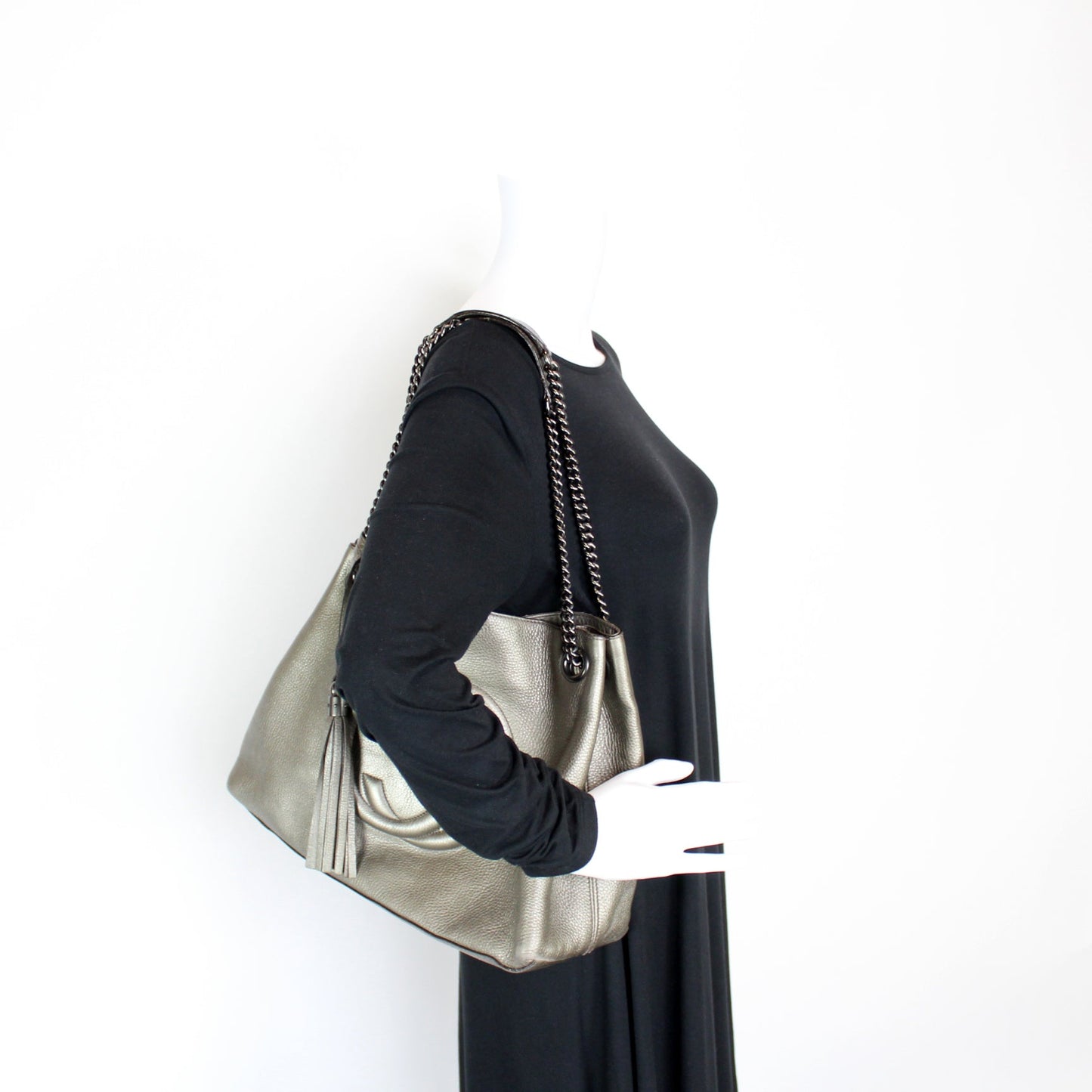 308982 Soho Leather Shoulder Medium