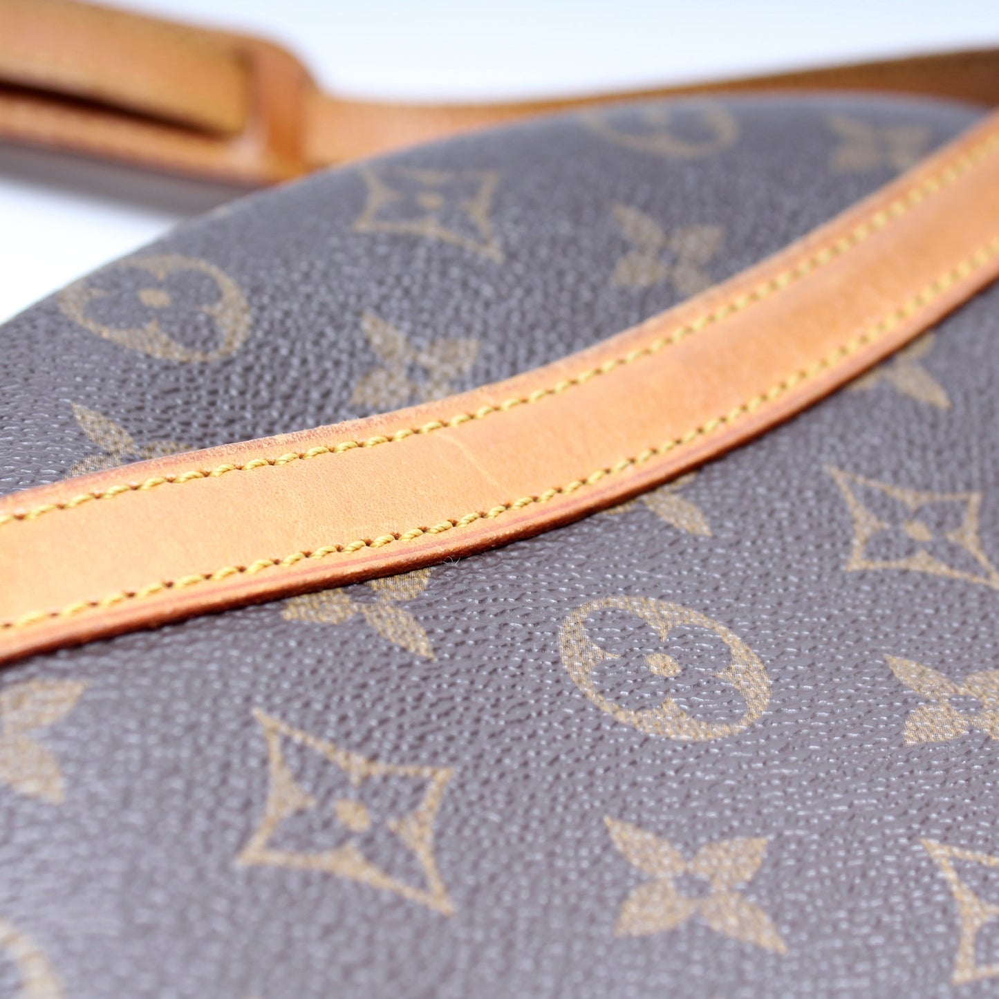 Blois Crossbody Monogram