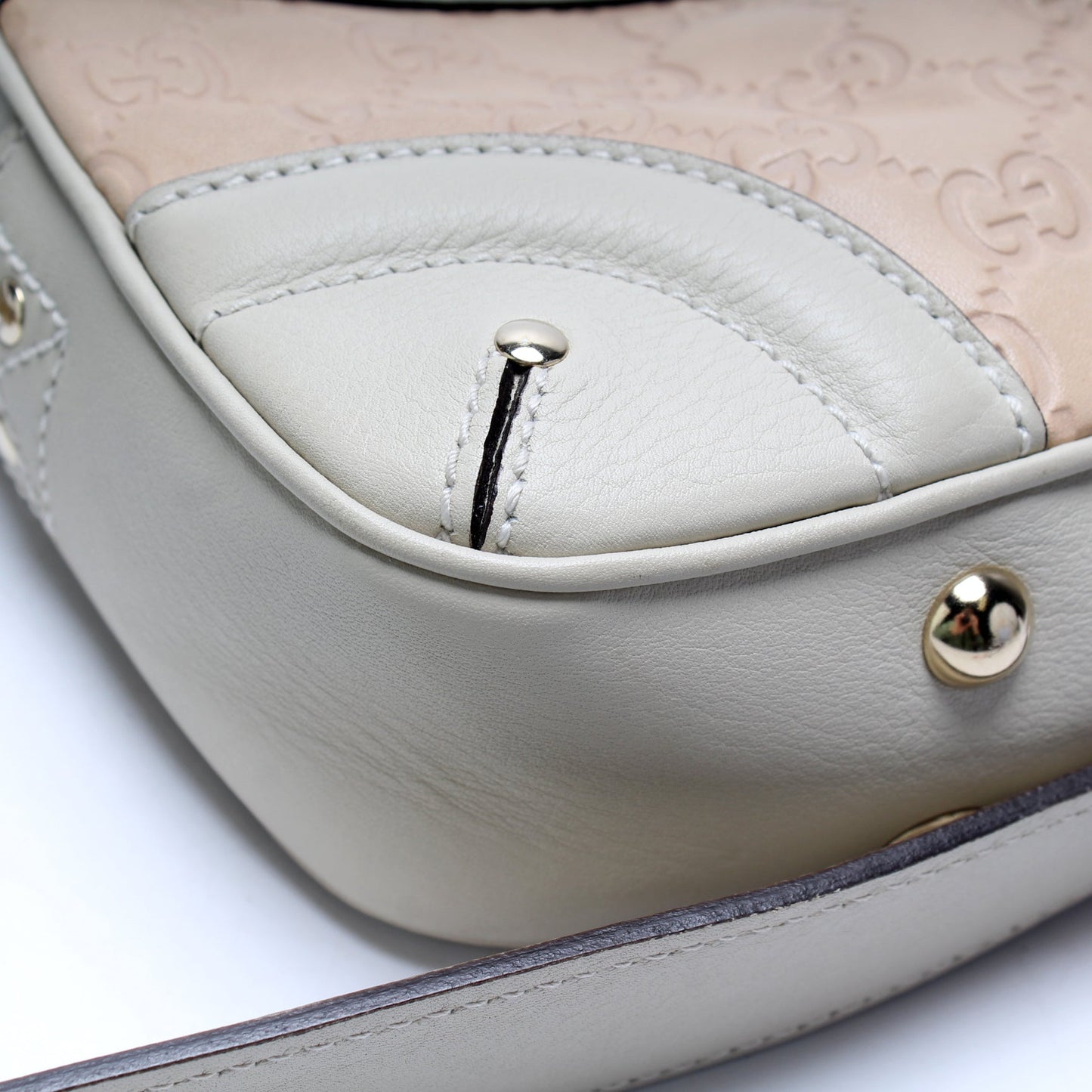 292900 GG Leather Crest Shoulder Bag