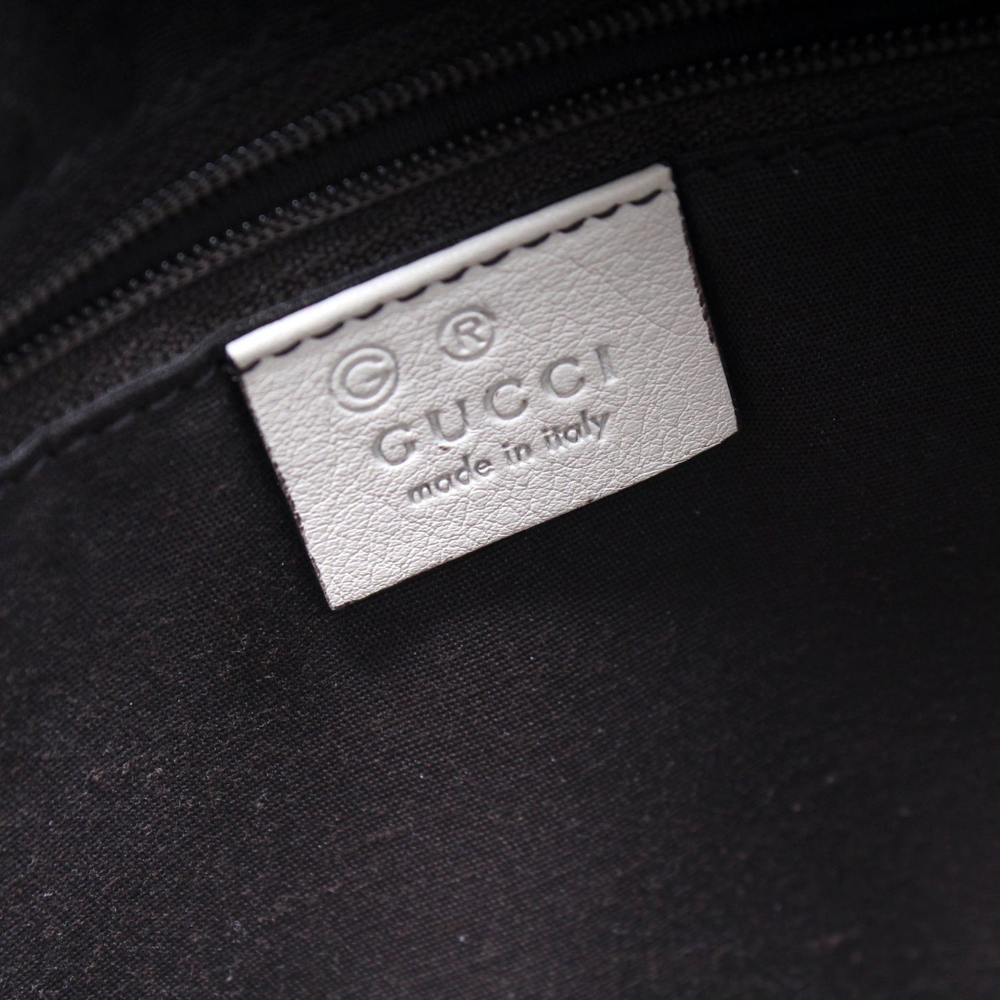 292900 GG Leather Crest Shoulder Bag