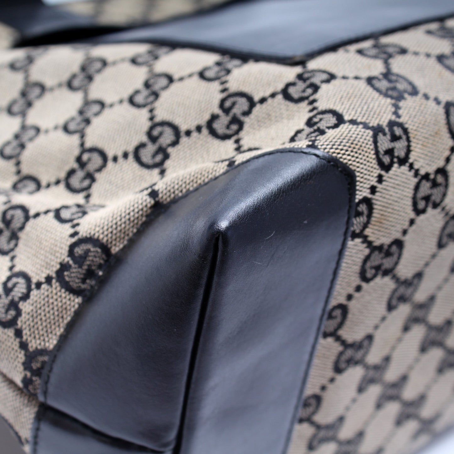 019-0426 GG Canvas Zip Tote