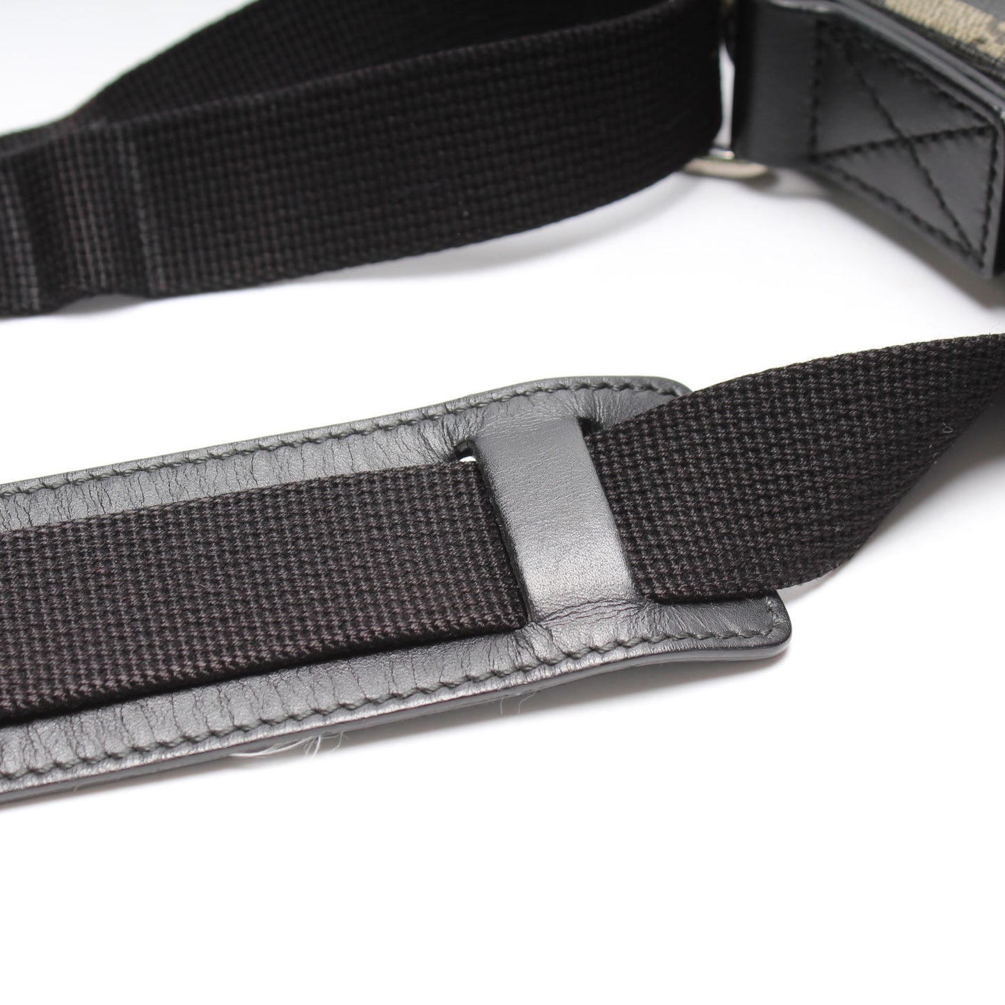 471466 GG Caleido Medium Messenger