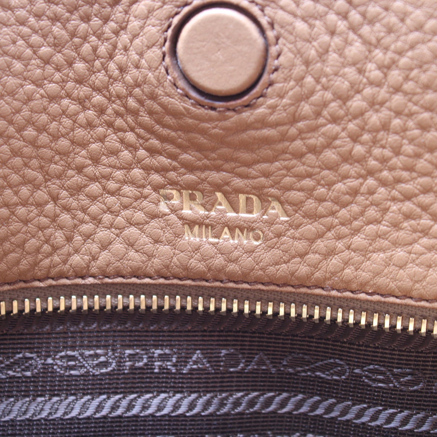 1BG049 Vitello Daino Pocket Tote