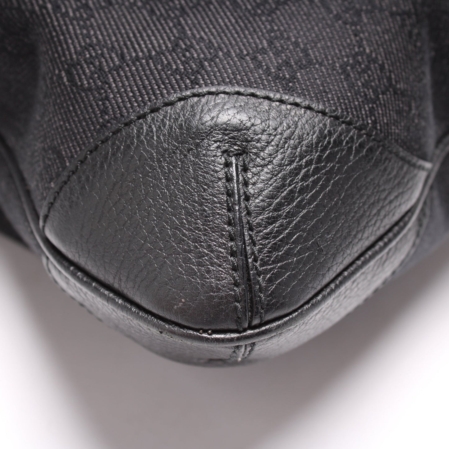 196140 GG Canvas Shoulder Bag