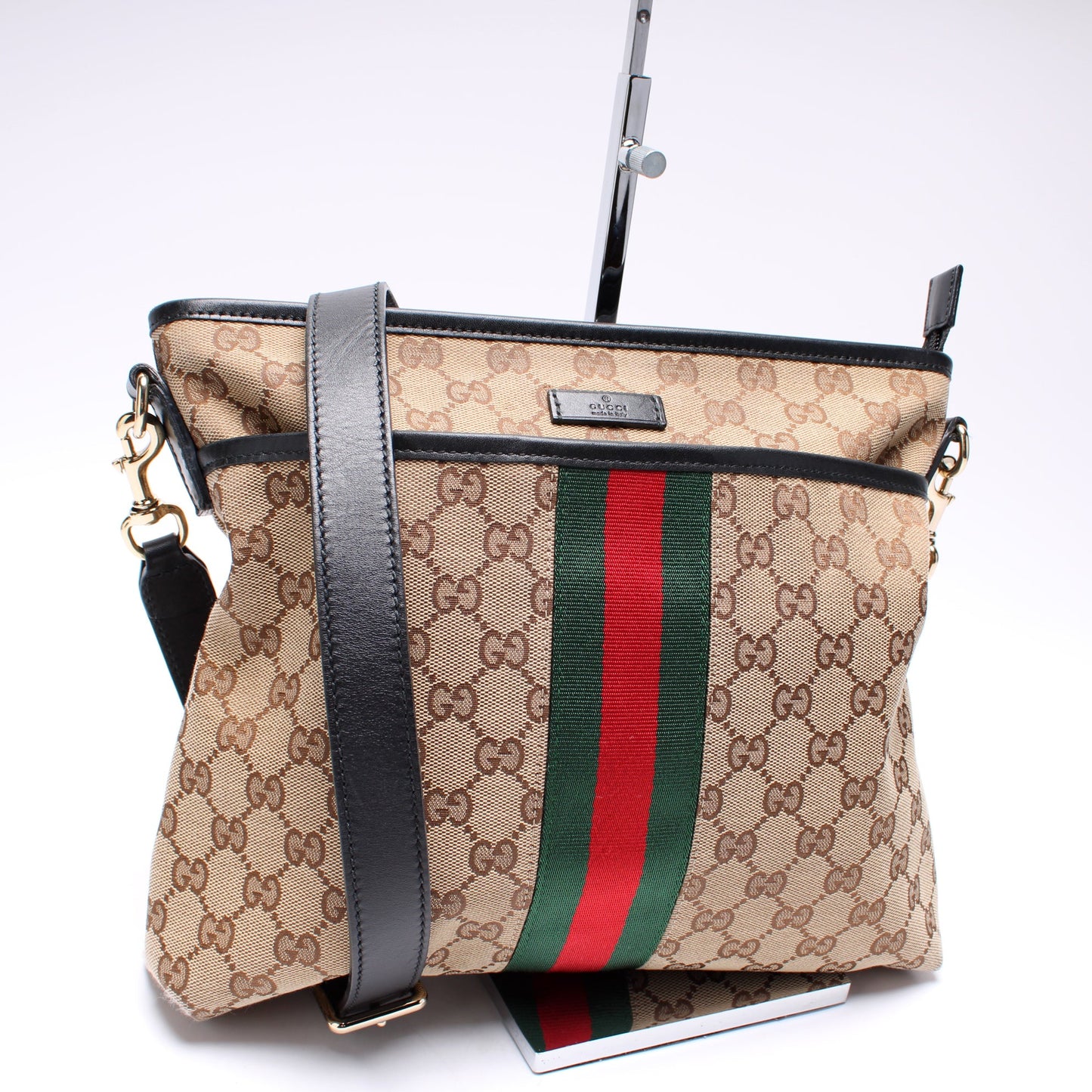 388926 GG Canvas Web Flat Messenger