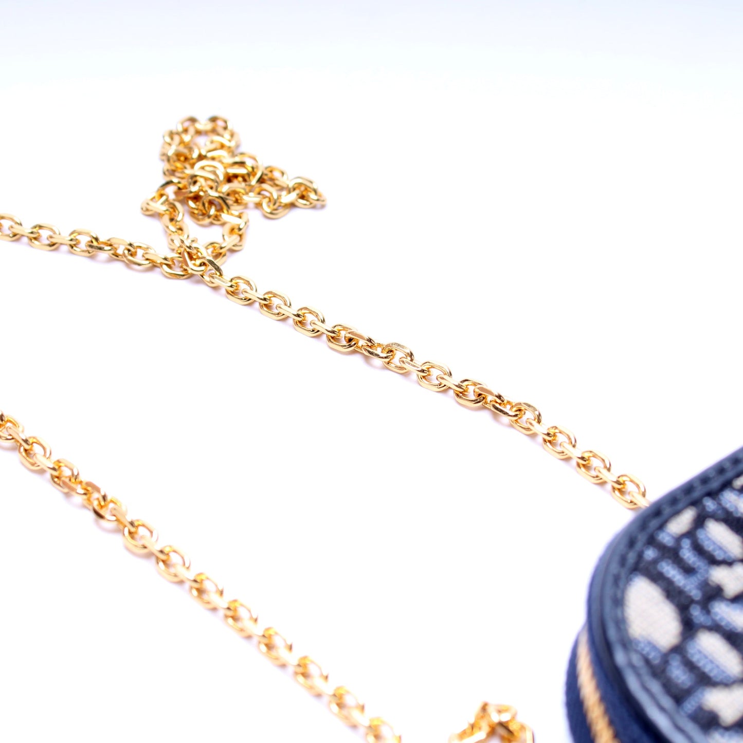 30 Montaigne Phone Holder
