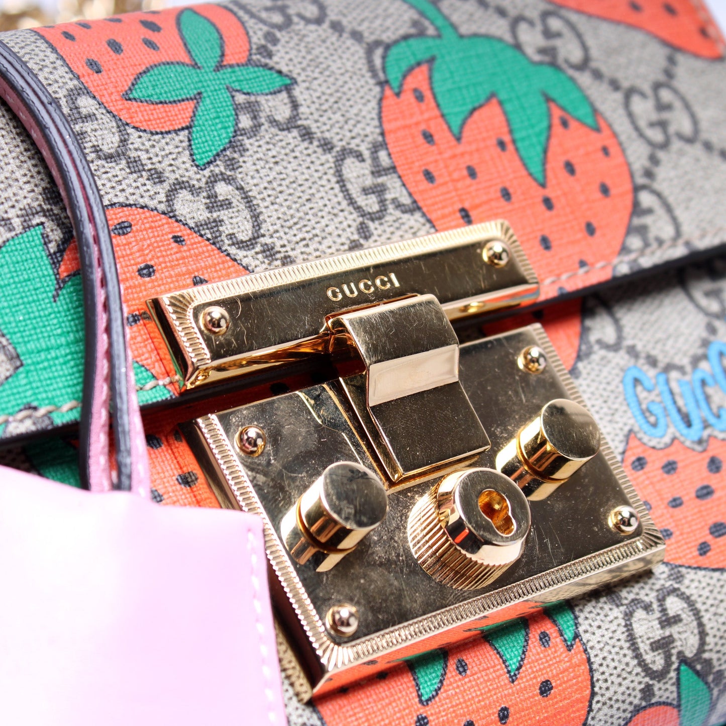 409487 Padlock GG Supreme Strawberry Small