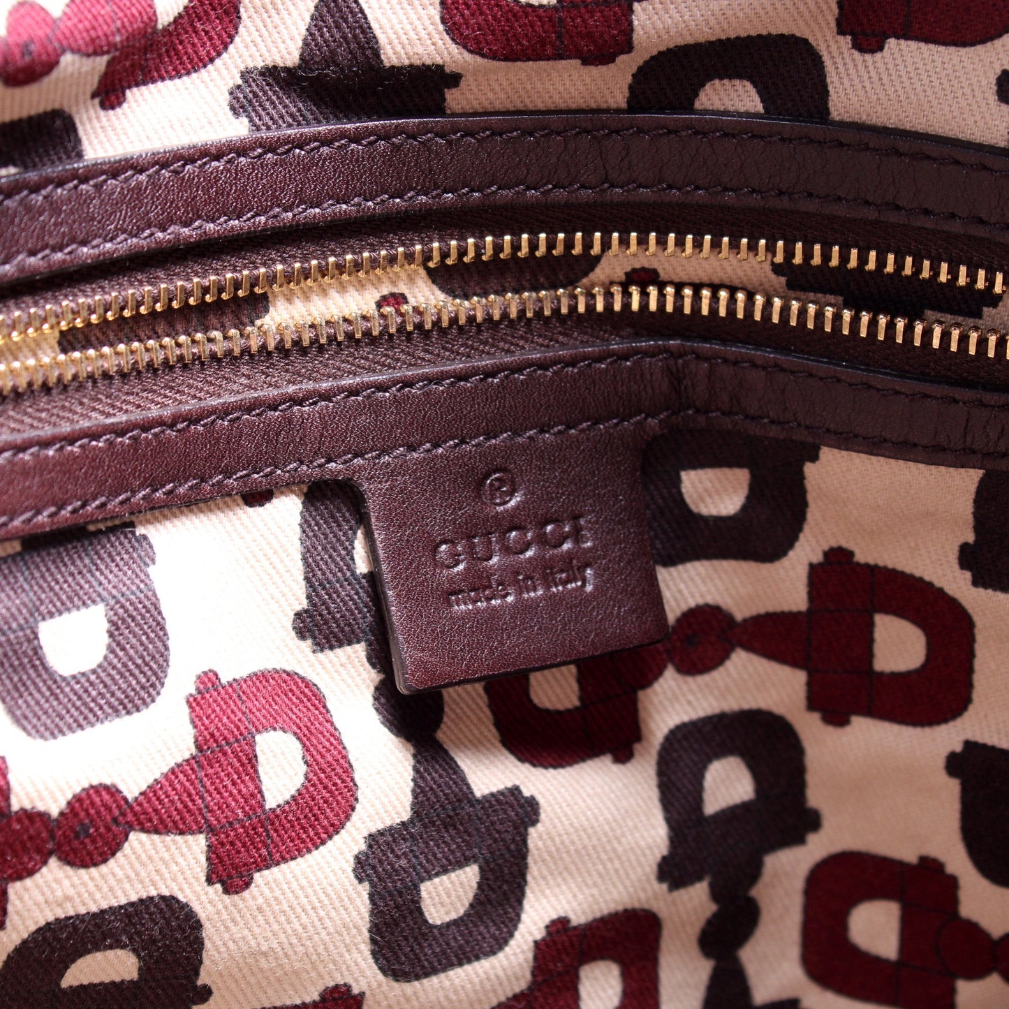 197061 GG Leather Hysterior Medium Shoulder Bag