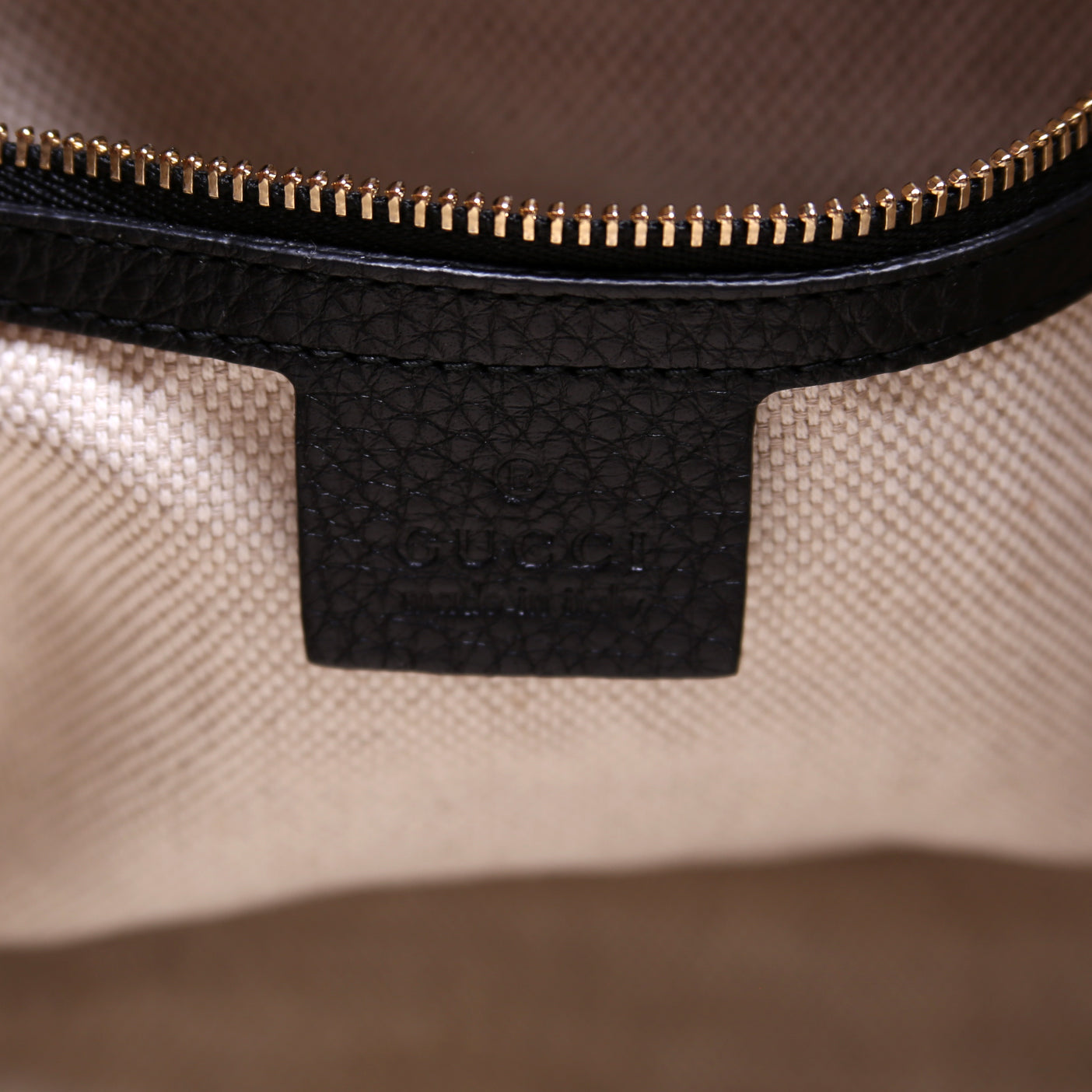 336751 Soho Leather Shoulder