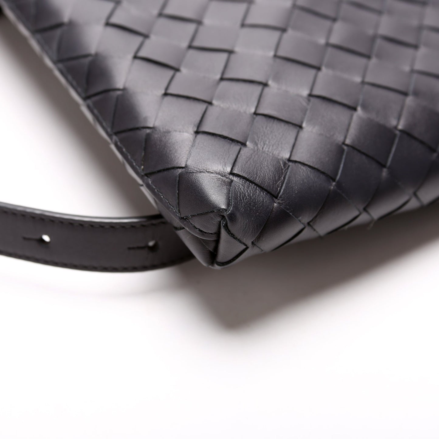 Intrecciato VN Crossbody Messenger