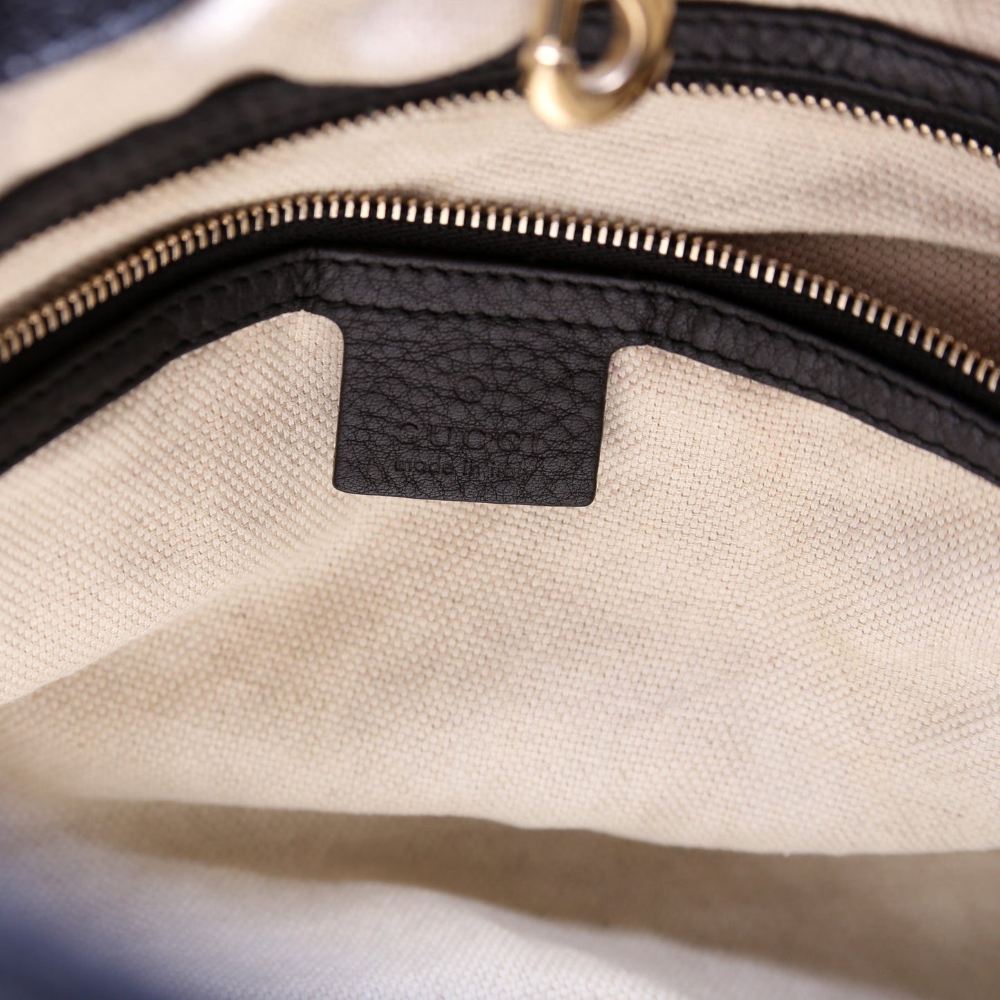 308982 Soho Leather Shoulder Medium