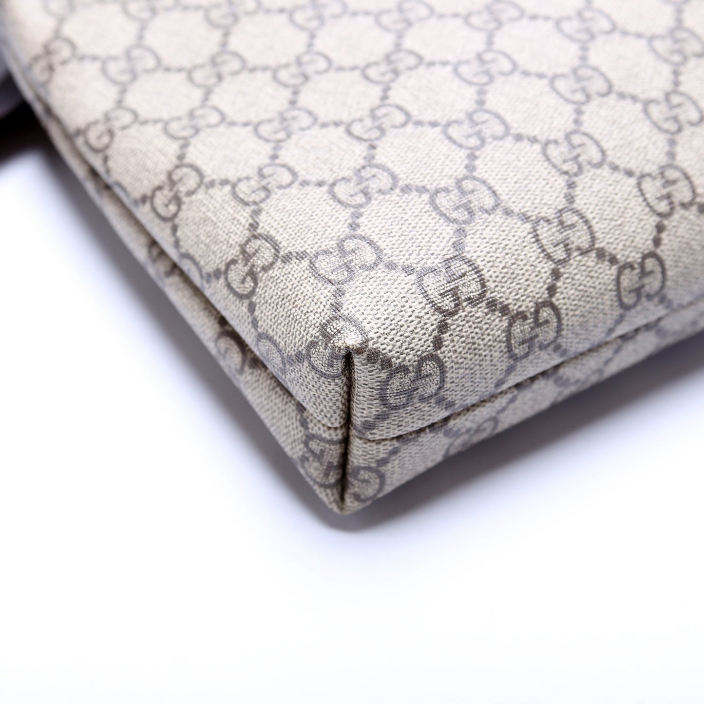 388924 GG Supreme Crossbody