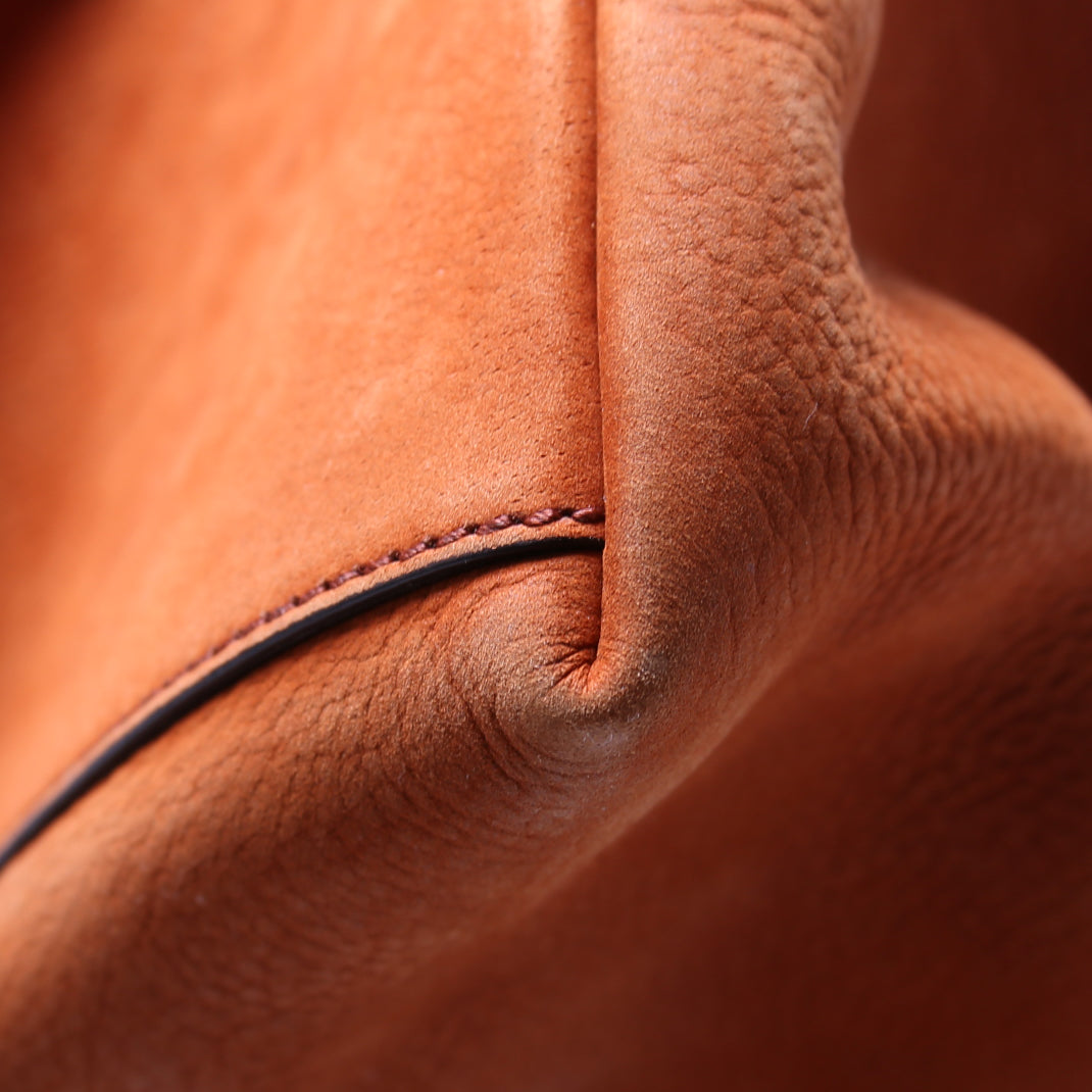 308982 Soho Nubuck Shoulder Medium