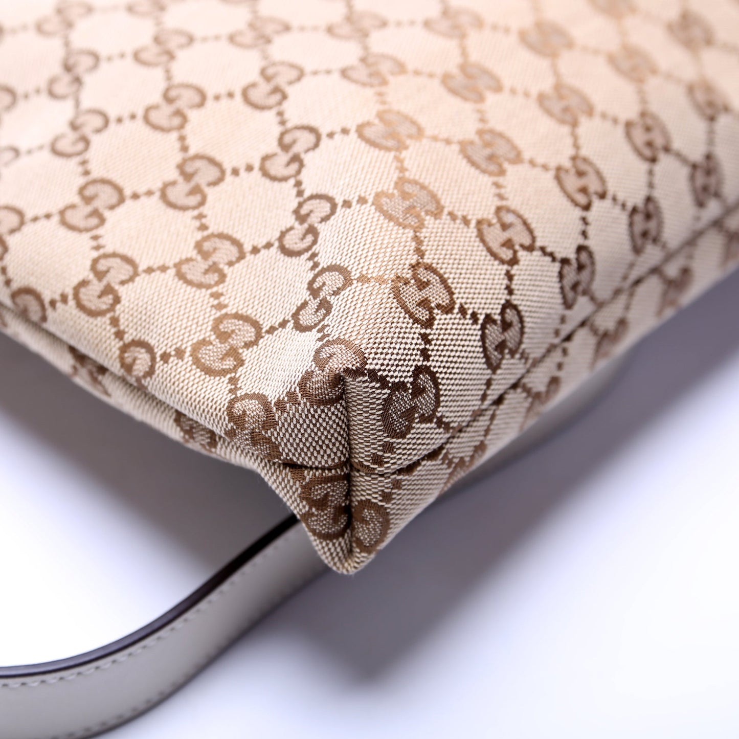 388924 GG Canvas Crossbody